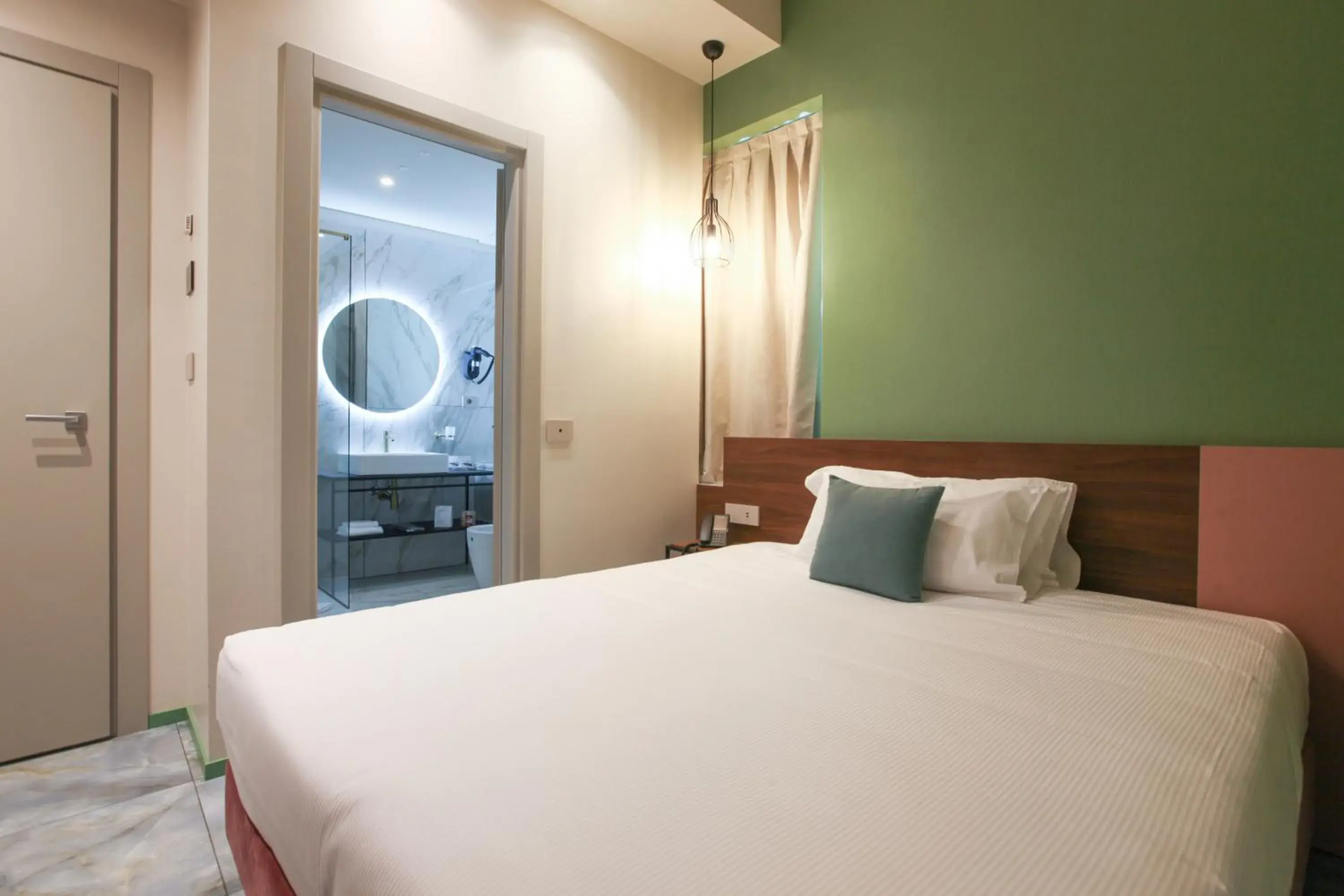 Deluxe Single Room in The FLOOR Deluxe Single Room in The FLOOR