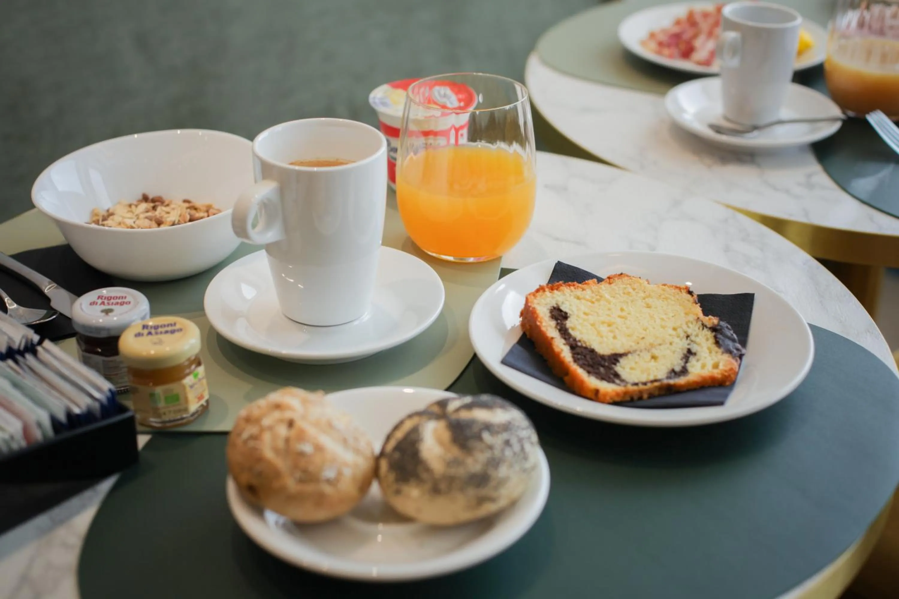 Breakfast in The FLOOR