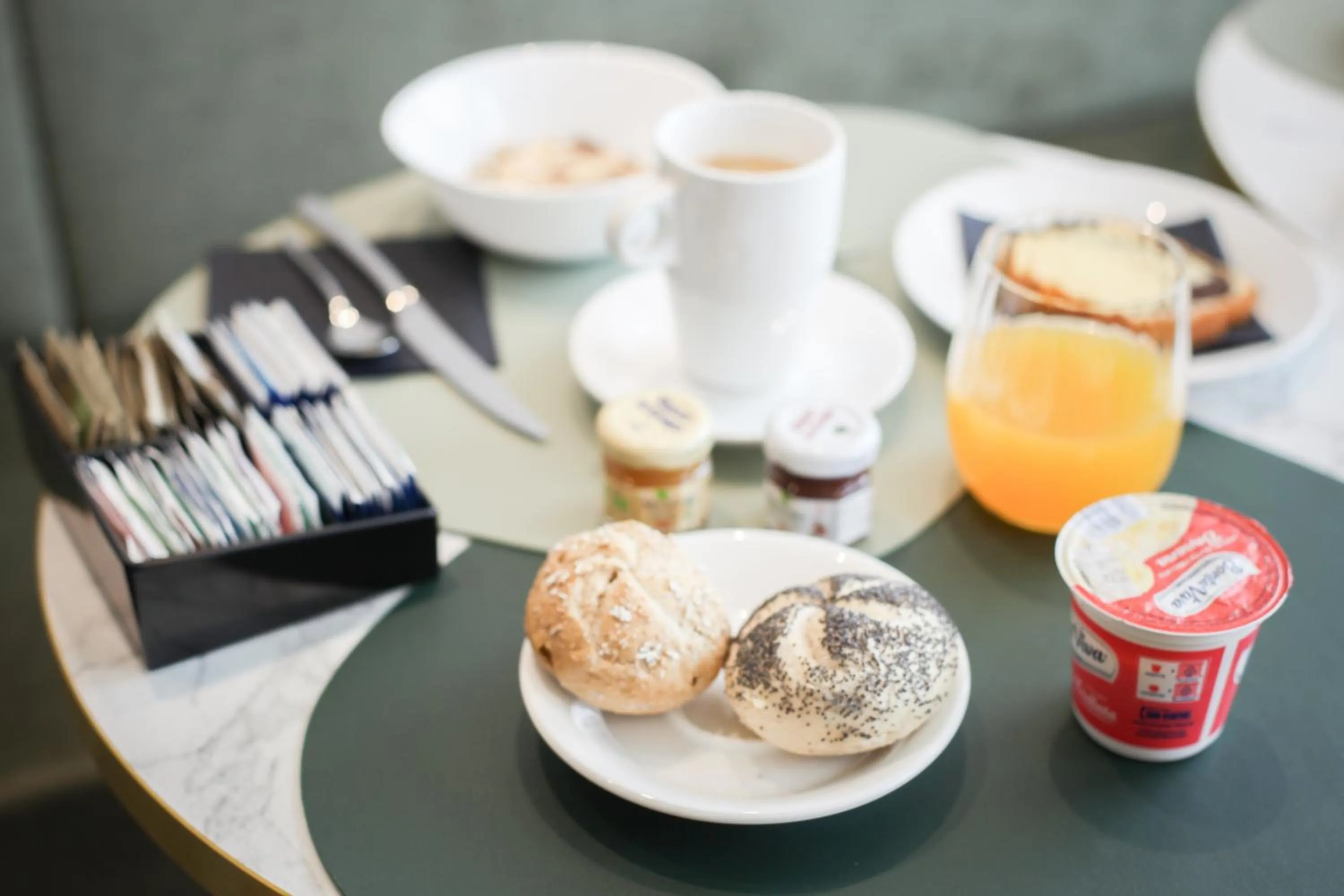 Breakfast in The FLOOR