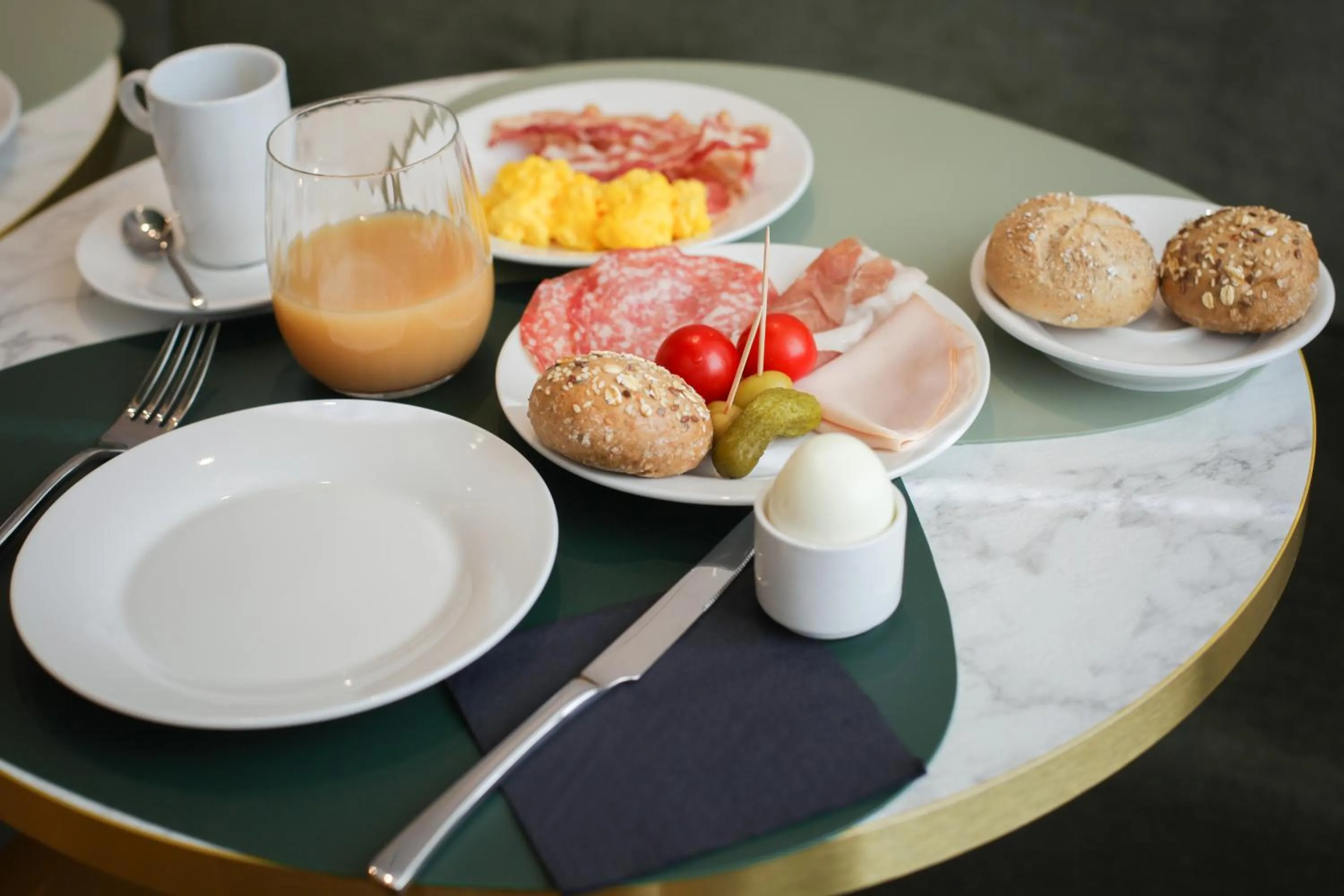 Breakfast in The FLOOR