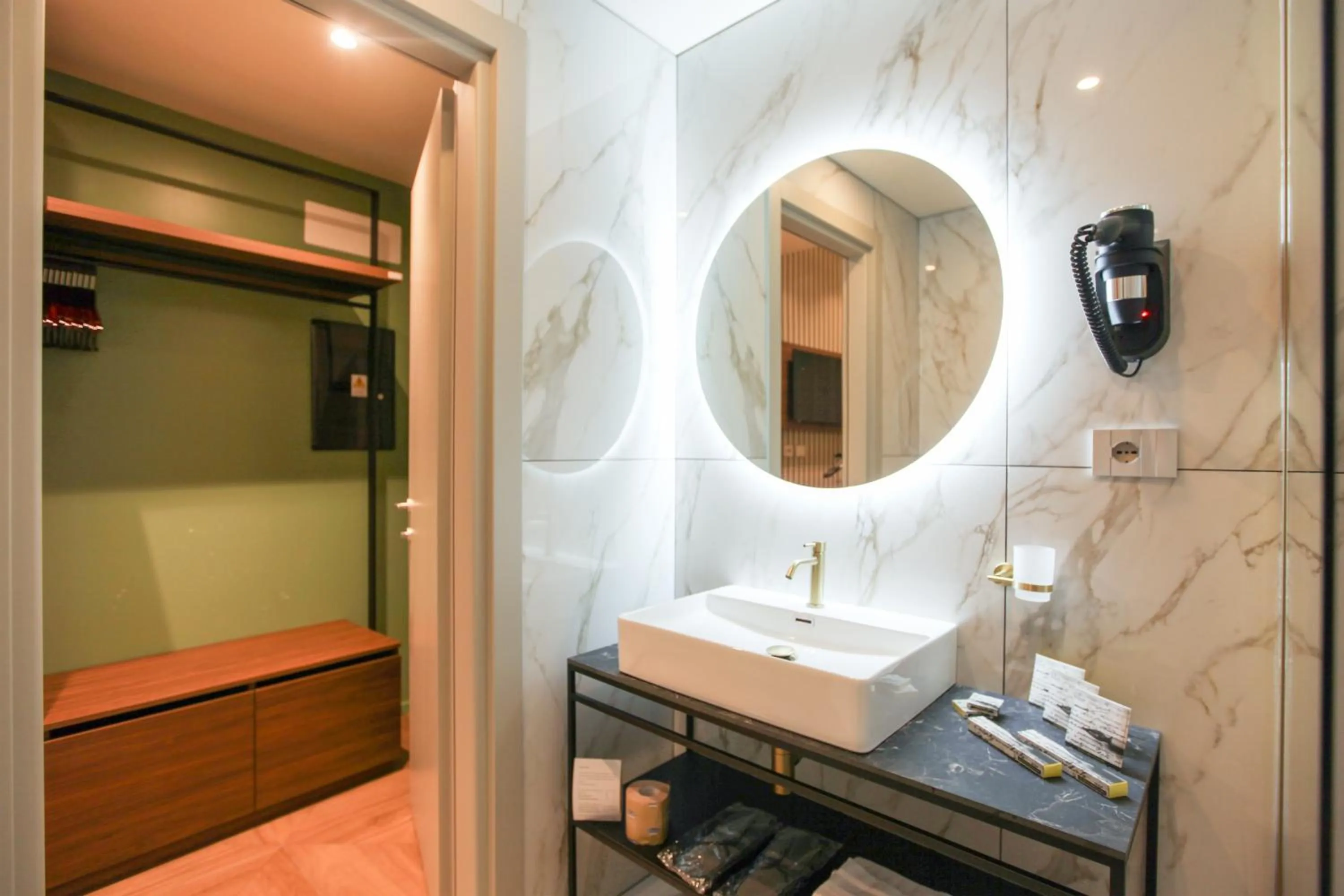 Bathroom in The FLOOR