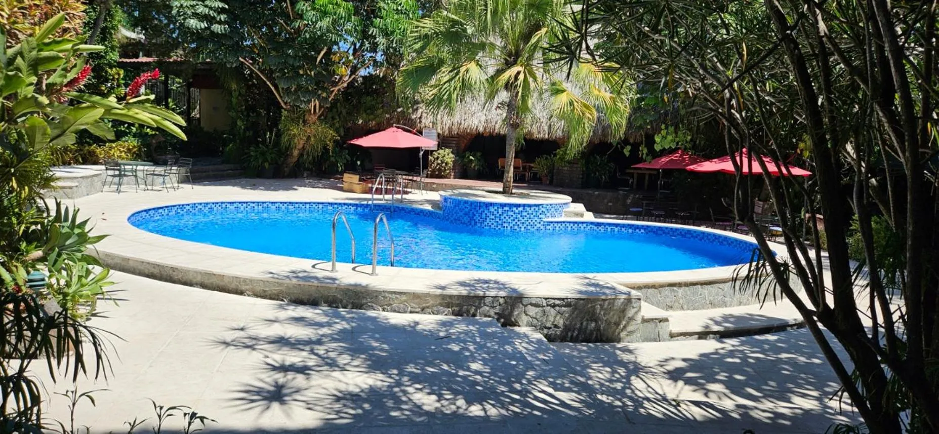 Swimming pool in Novo Hotel & Suite