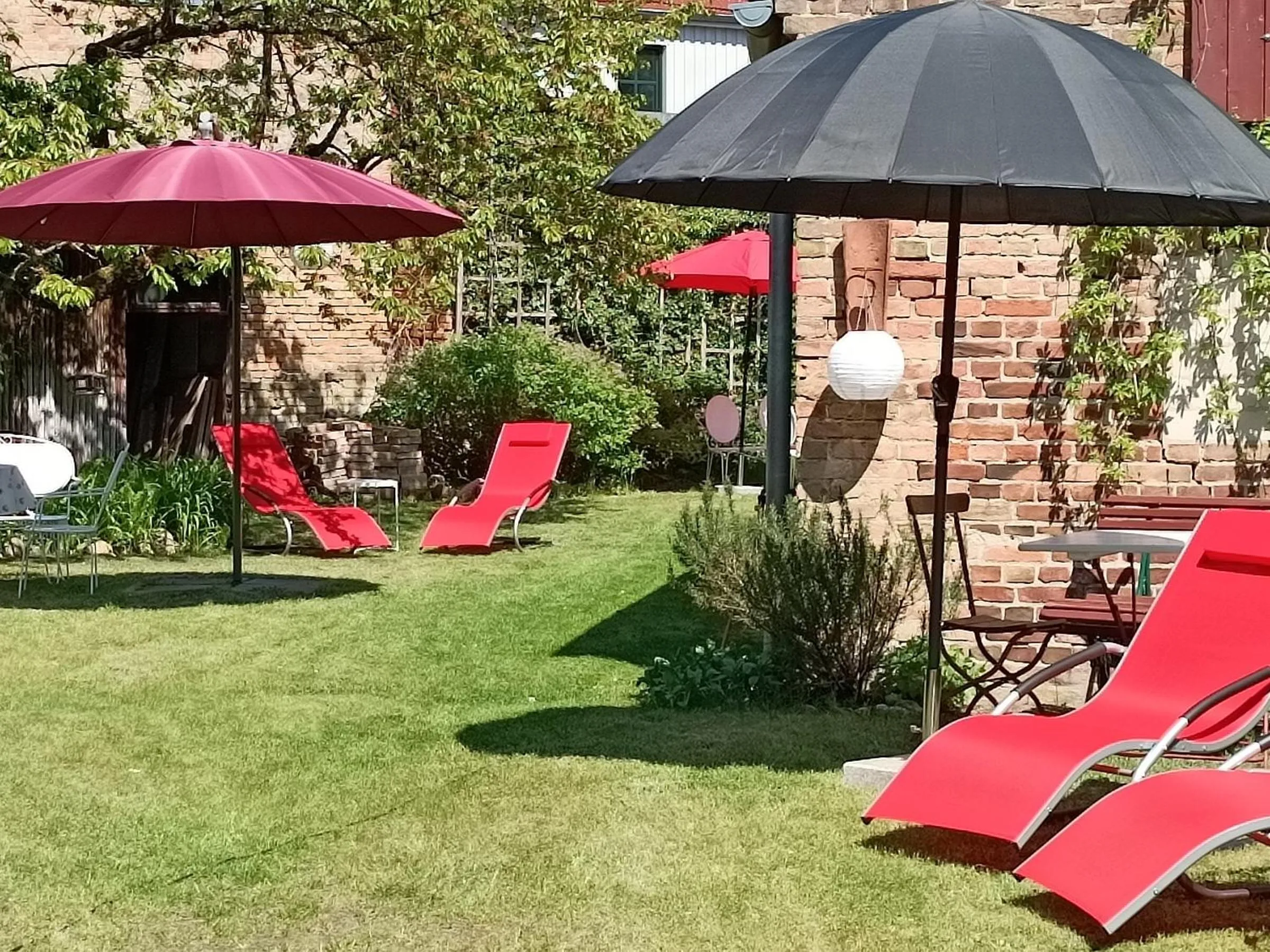 Garden in SchlossparkFerienwohnungen Rheinsberg mit Garten