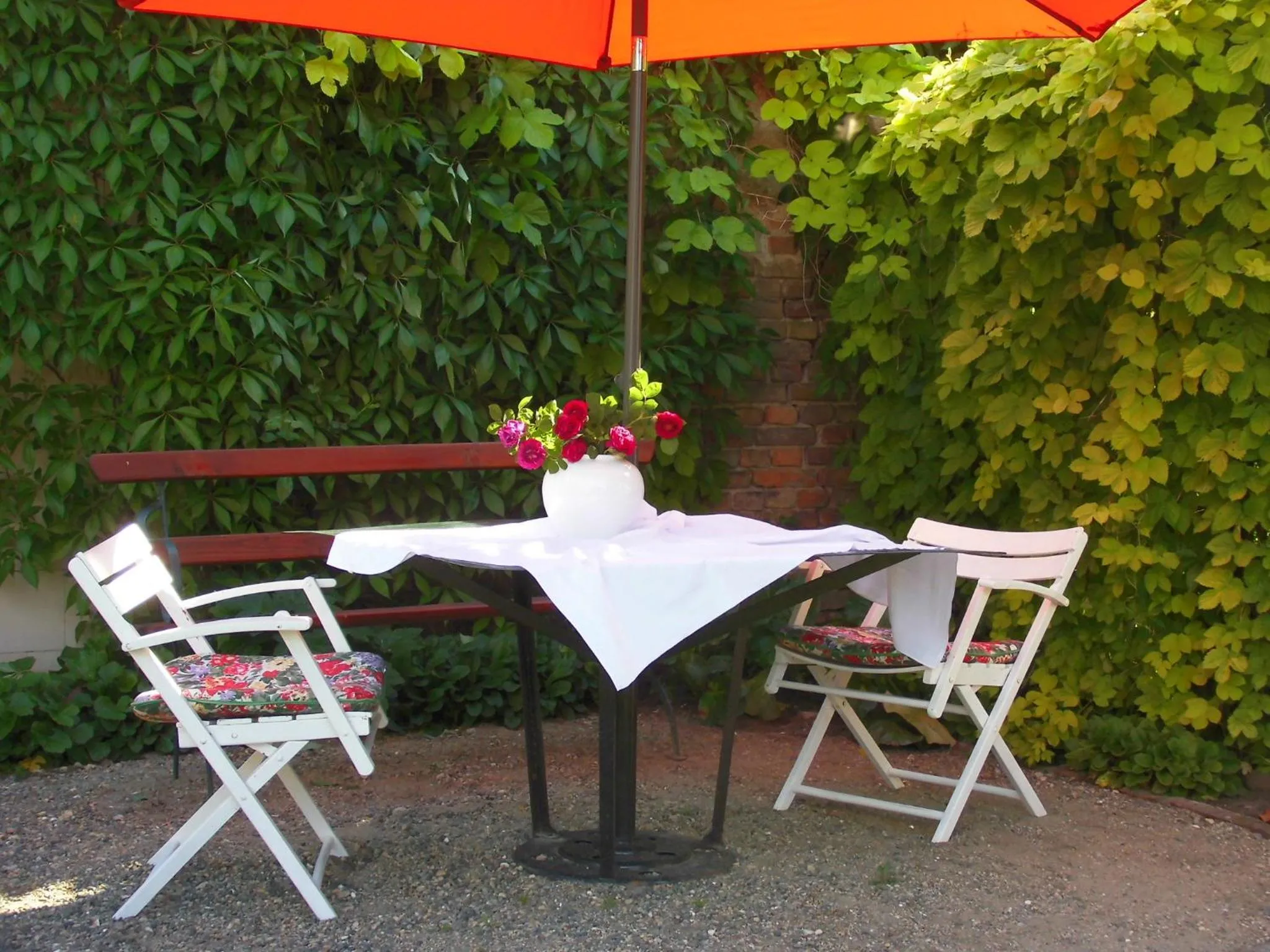 Garden in SchlossparkFerienwohnungen Rheinsberg mit Garten