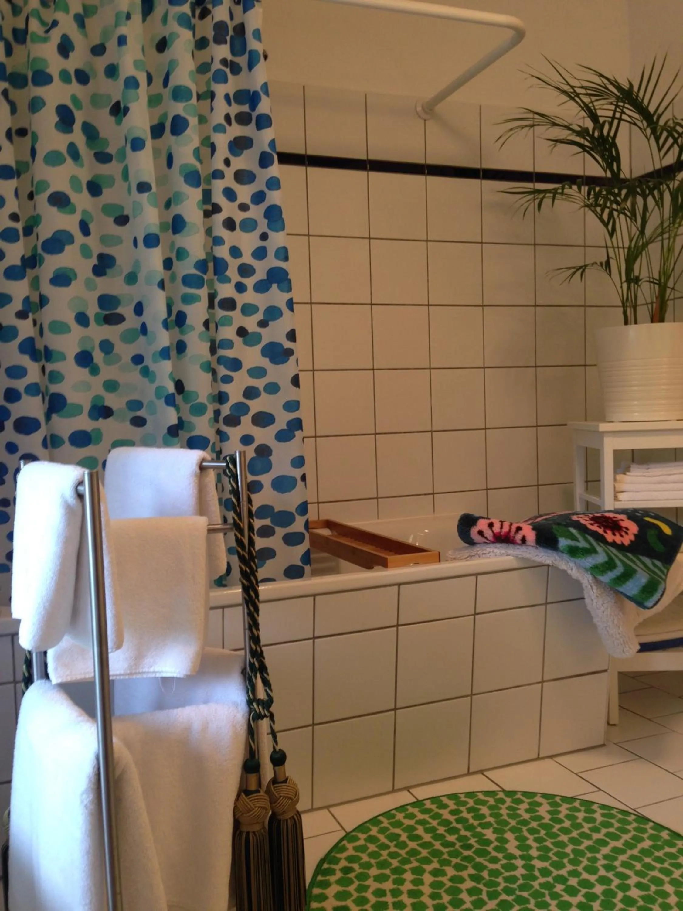 Bathroom, Bed in SchlossparkFerienwohnungen Rheinsberg mit Garten