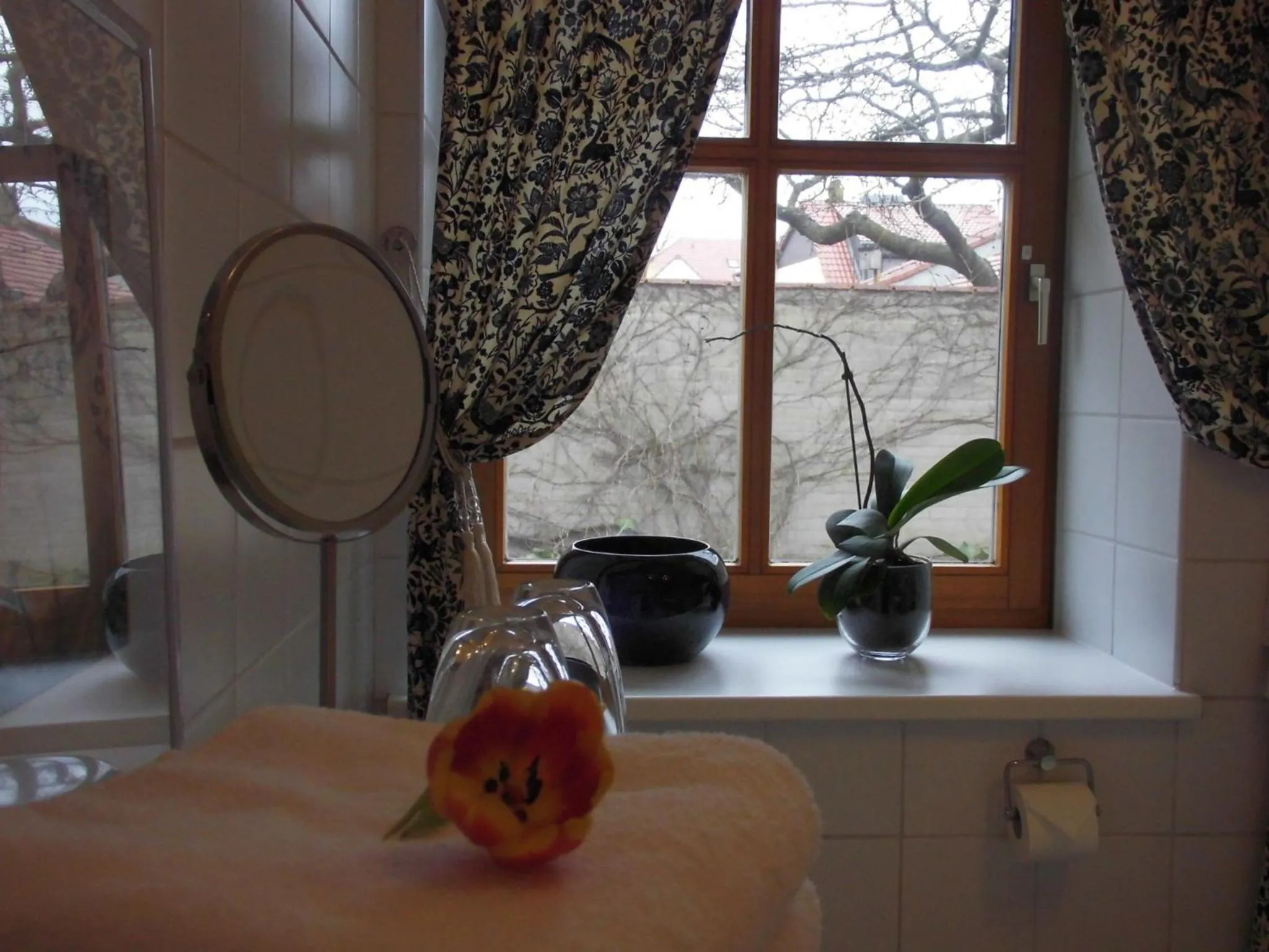 Bathroom, Bed in SchlossparkFerienwohnungen Rheinsberg mit Garten