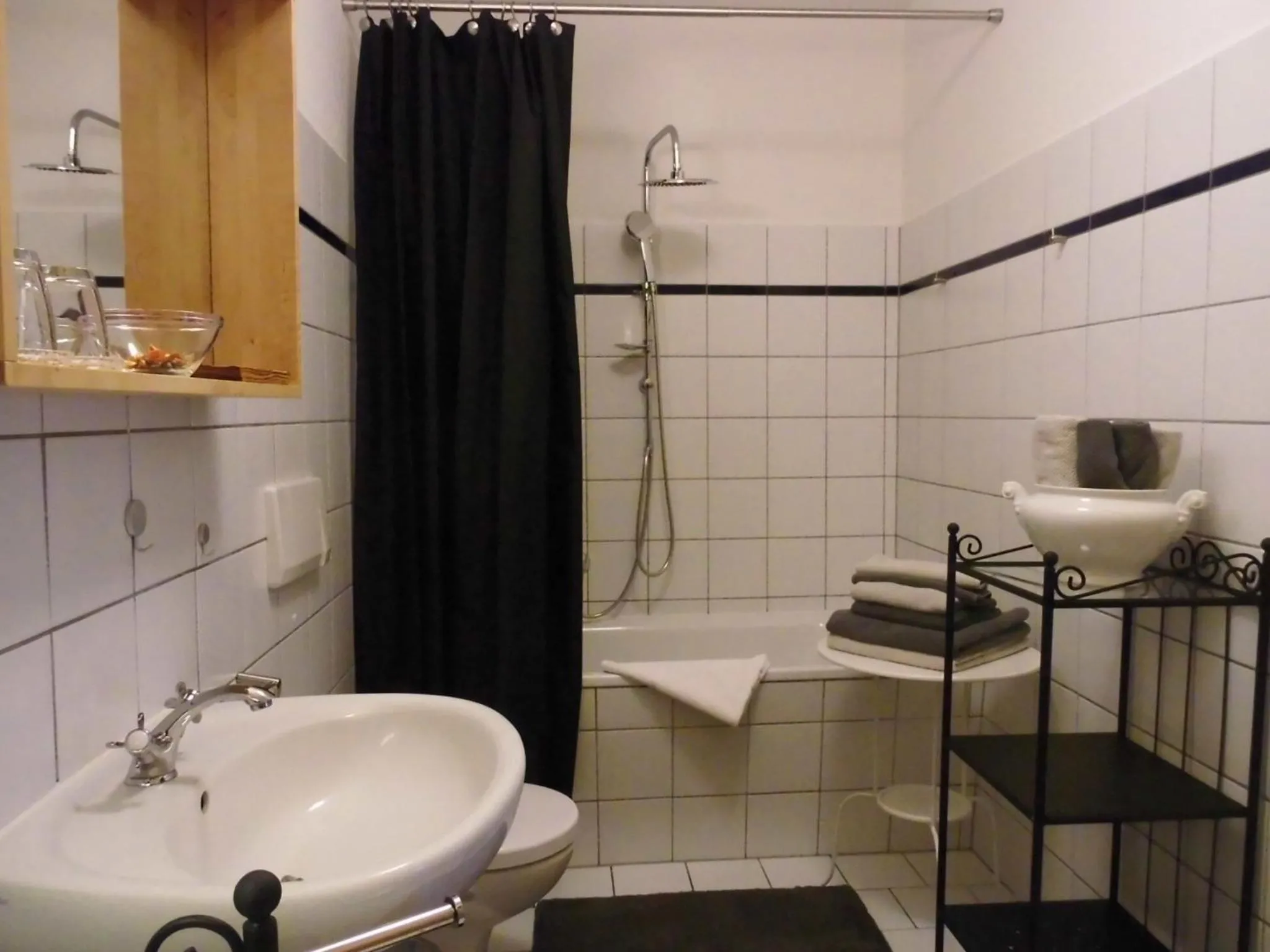 Bathroom in SchlossparkFerienwohnungen Rheinsberg mit Garten