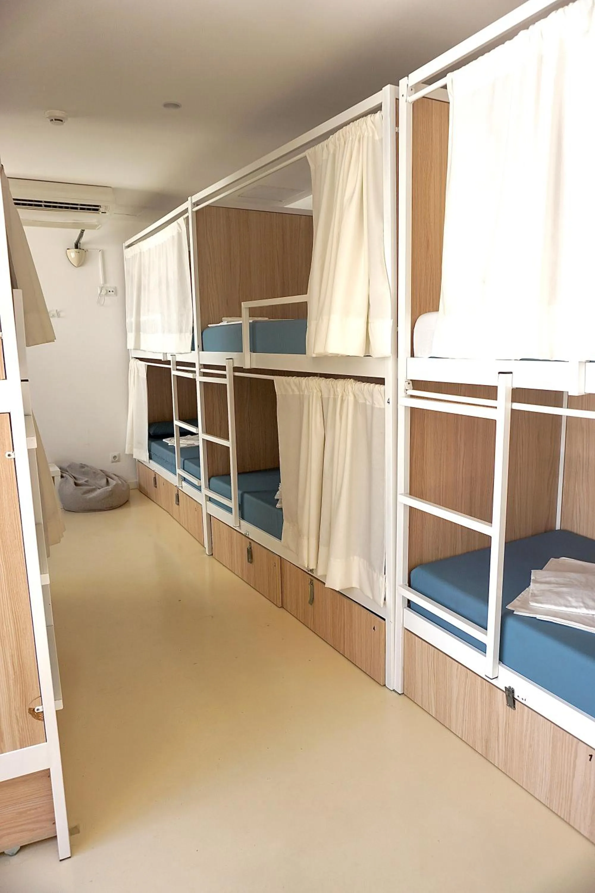 Bedroom, Bed in Urban Hostel Palma - Albergue Juvenil - Youth Hostel