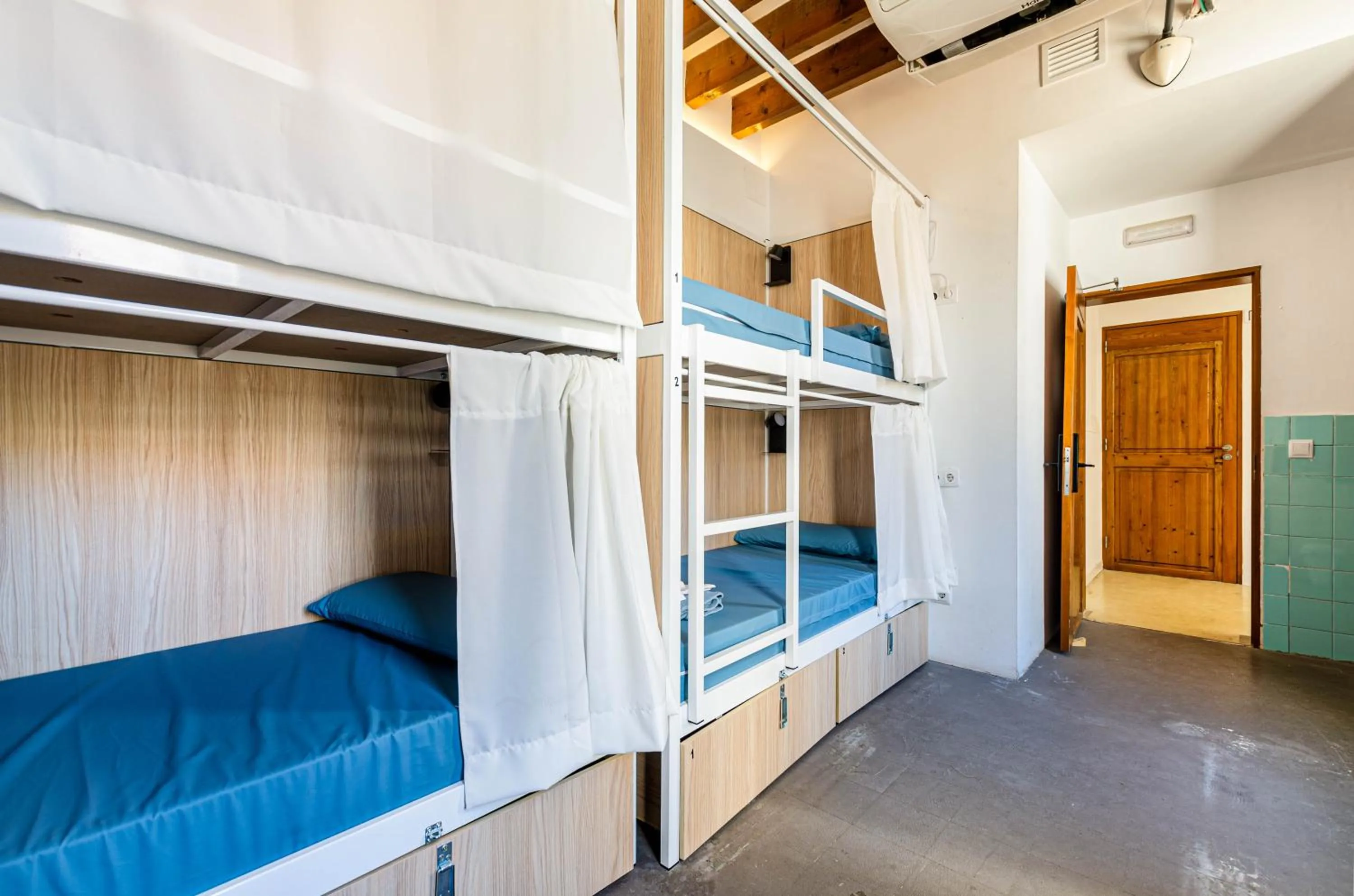 Bed in Urban Hostel Palma - Albergue Juvenil - Youth Hostel