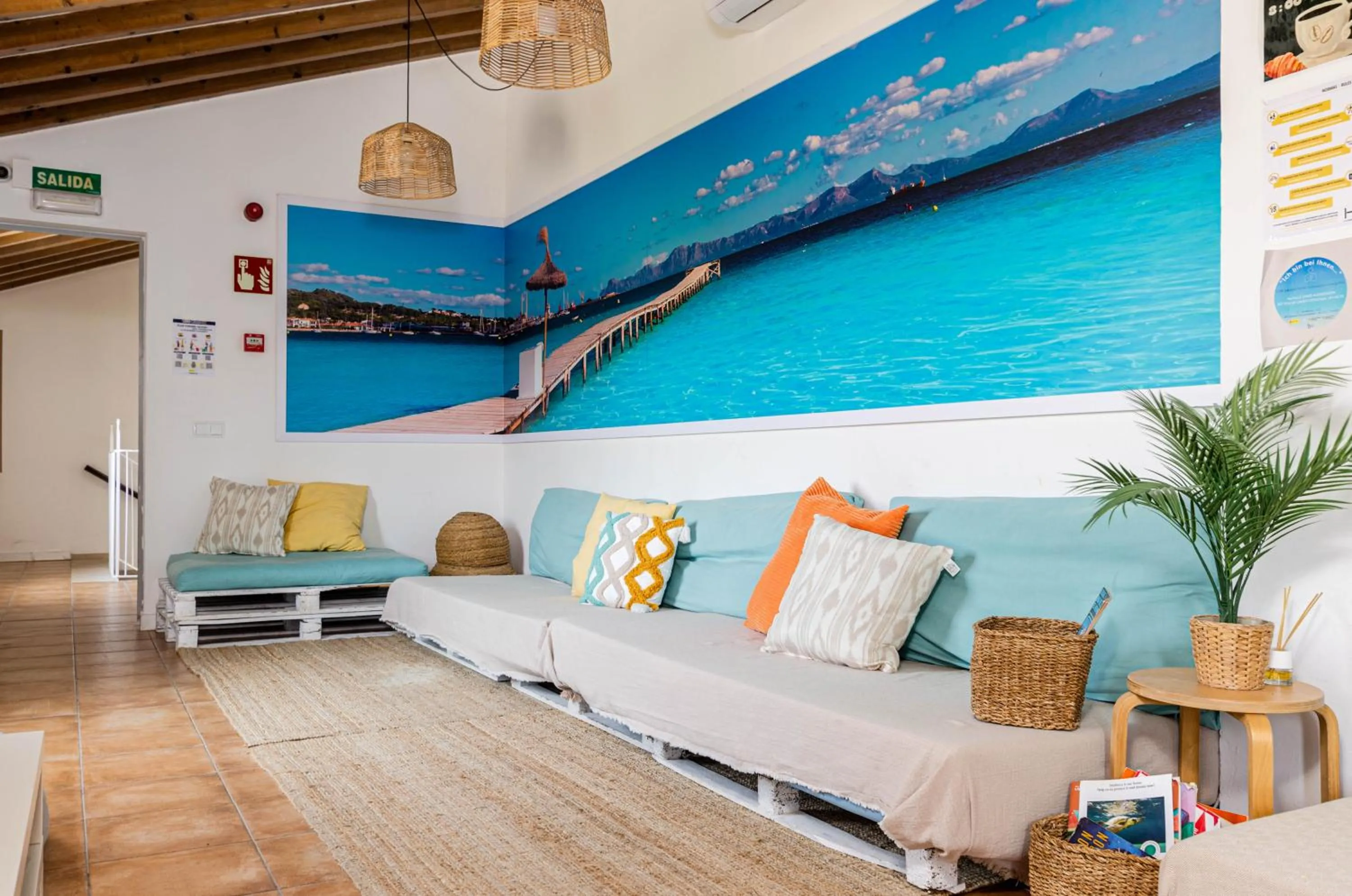 Communal lounge/ TV room in Urban Hostel Palma - Albergue Juvenil - Youth Hostel