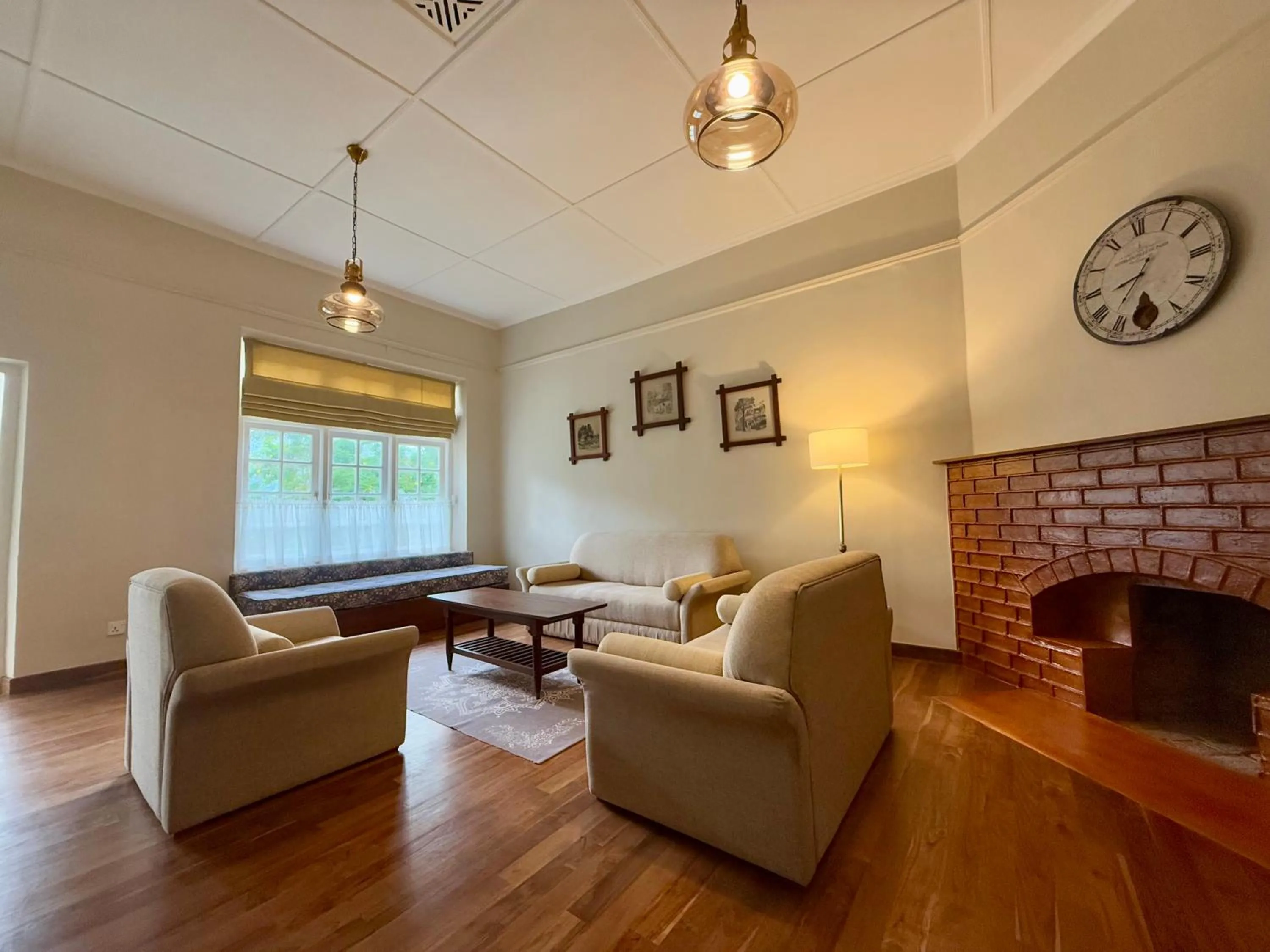Communal lounge/ TV room in Watawala Tea Plantation Bungalow