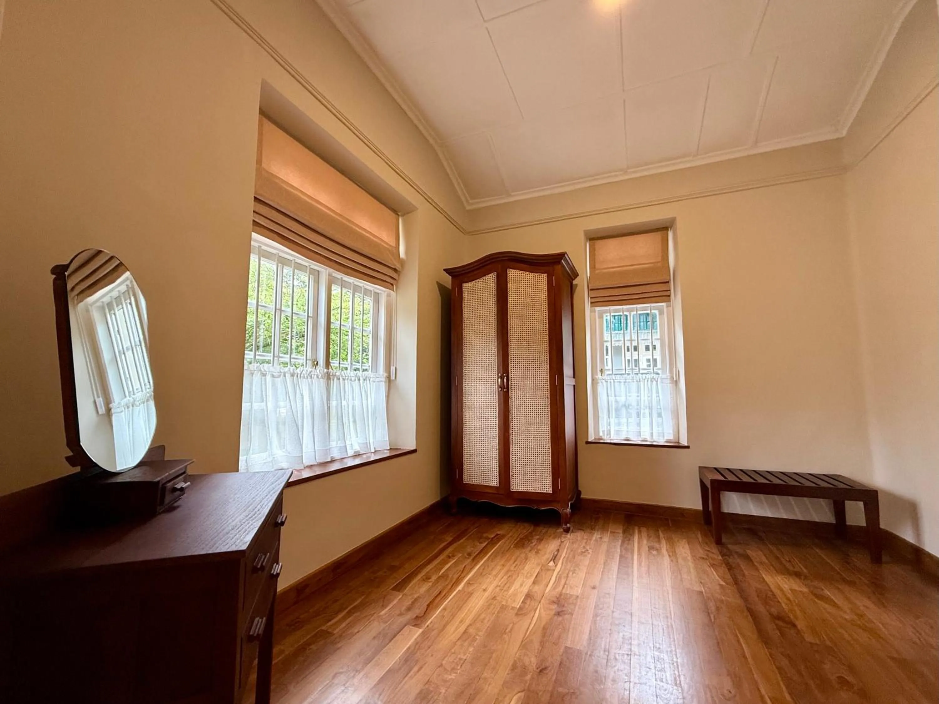 wardrobe in Watawala Tea Plantation Bungalow