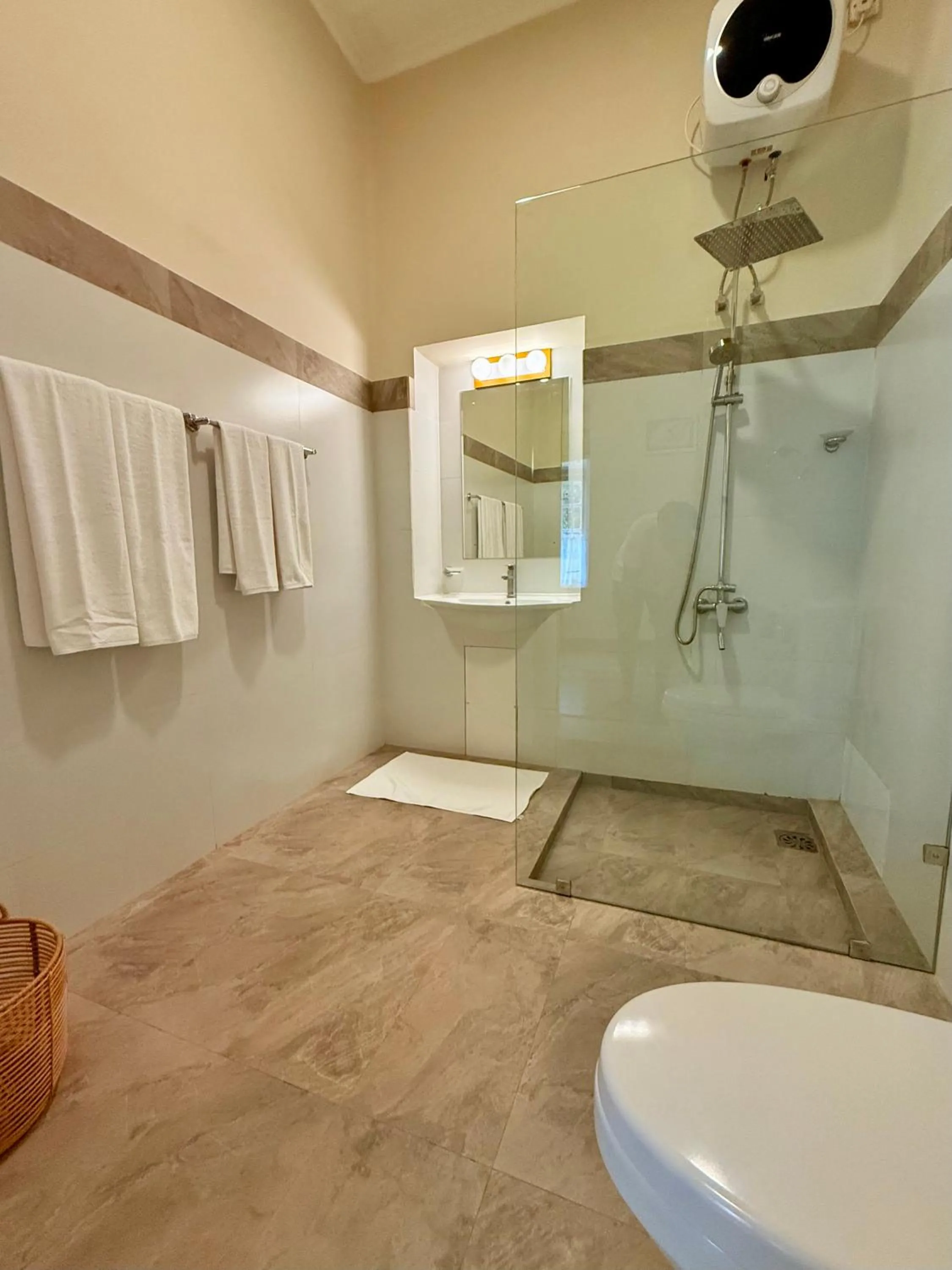 Shower in Watawala Tea Plantation Bungalow