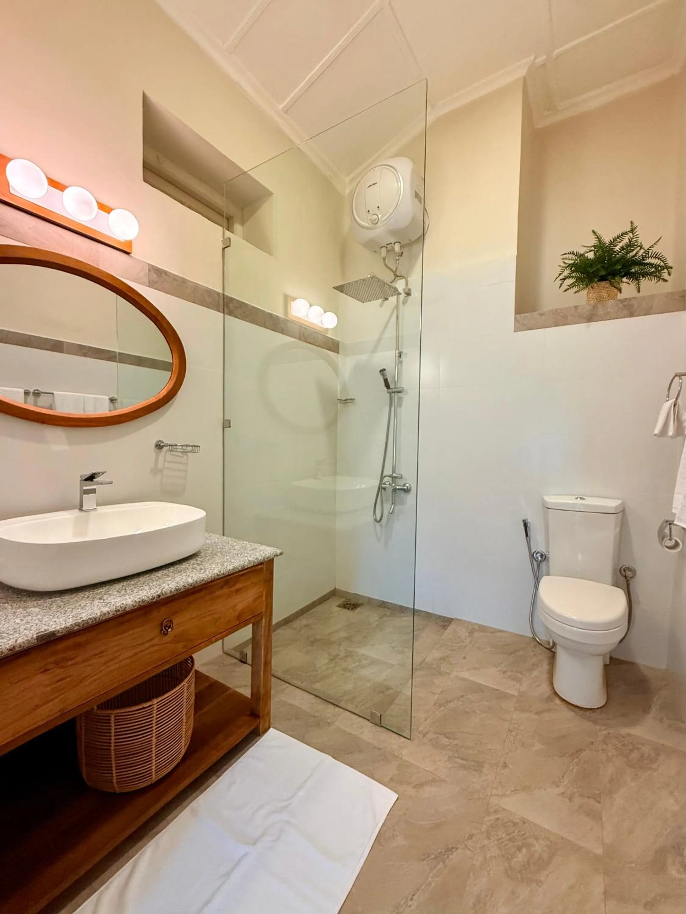 Shower in Watawala Tea Plantation Bungalow