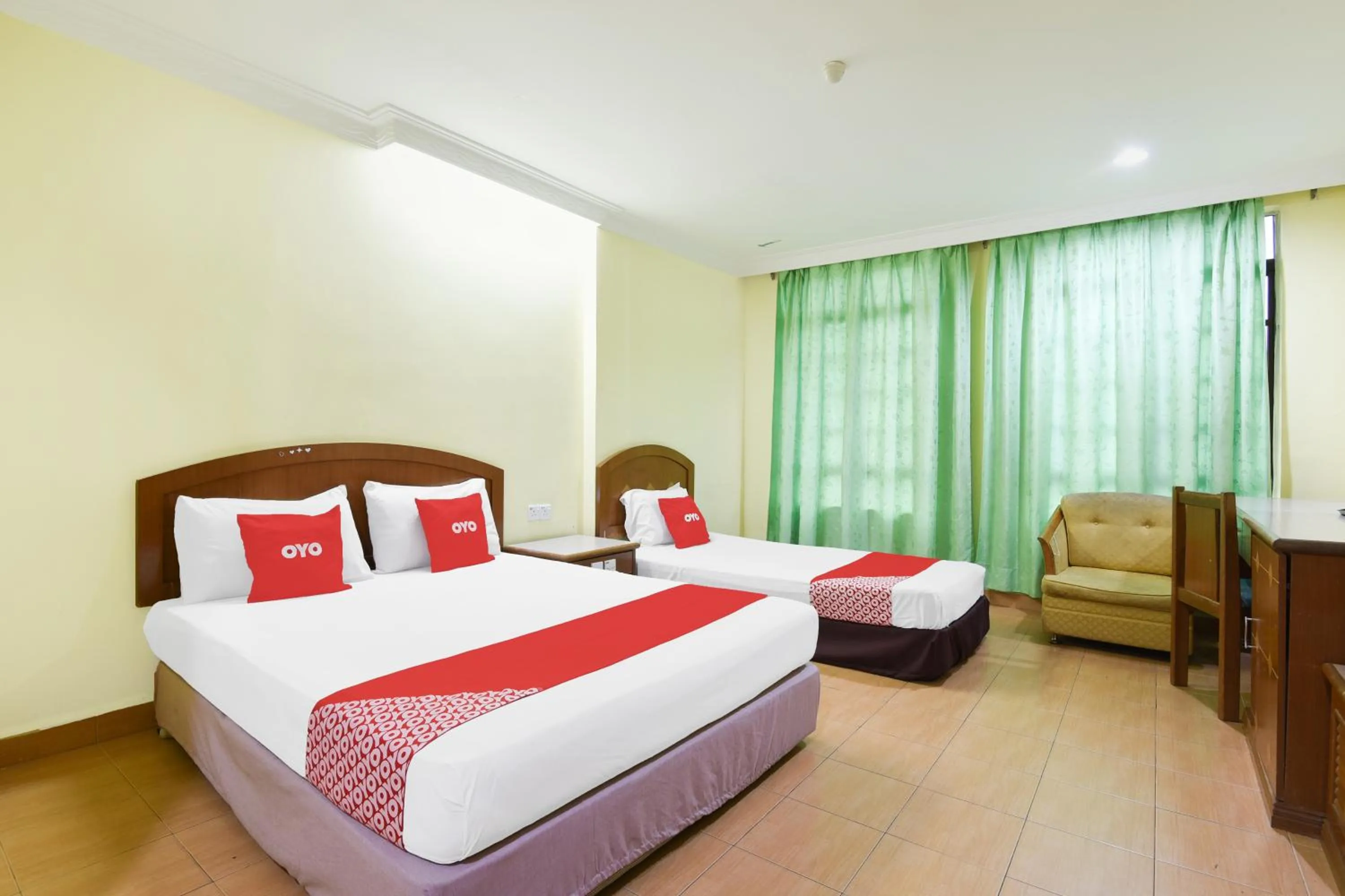 Bedroom, Bed in Hotel O Kota Bharu Near War Museum Formerly Azam Hotel