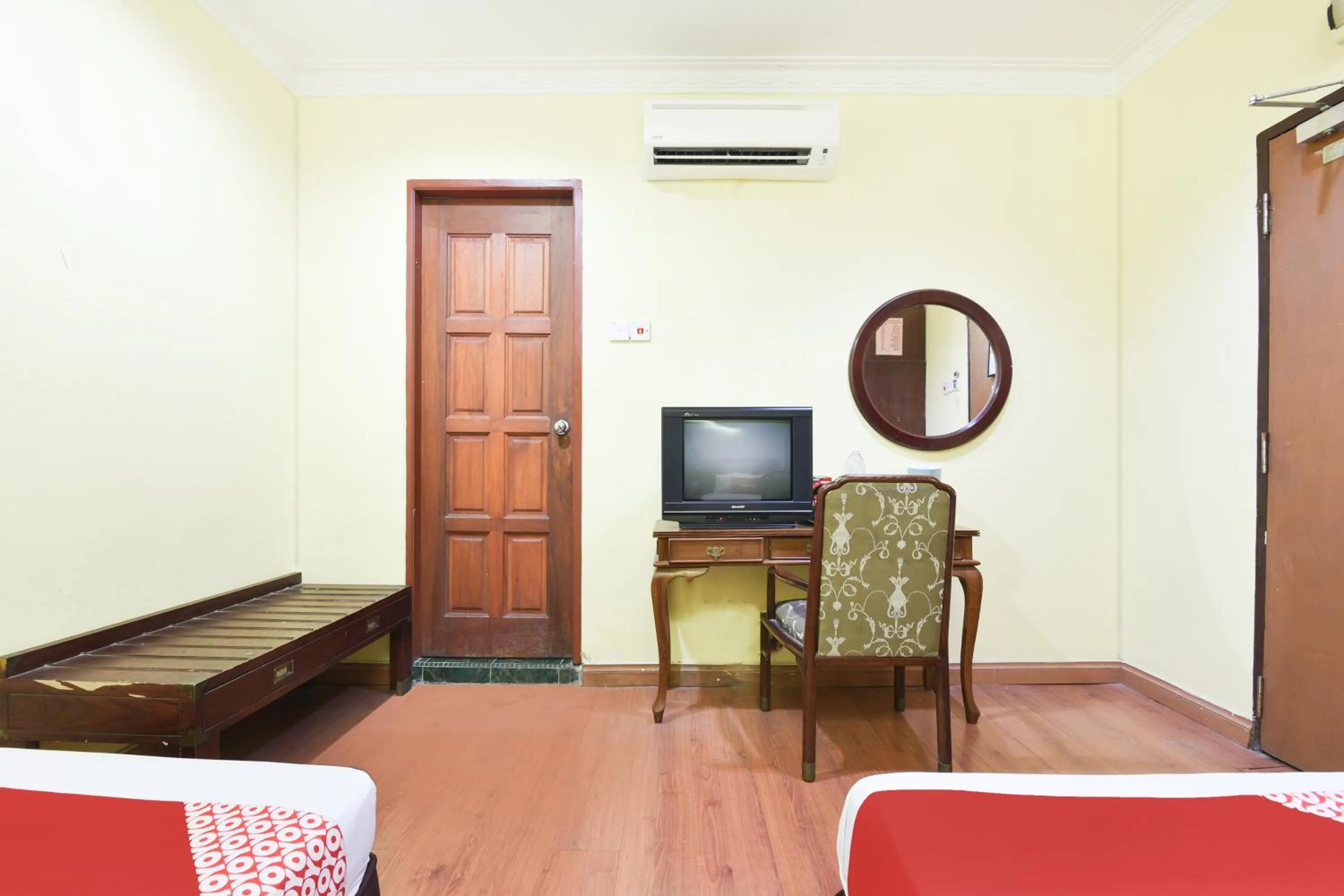 Bedroom, Bed in Hotel O Kota Bharu Near War Museum Formerly Azam Hotel