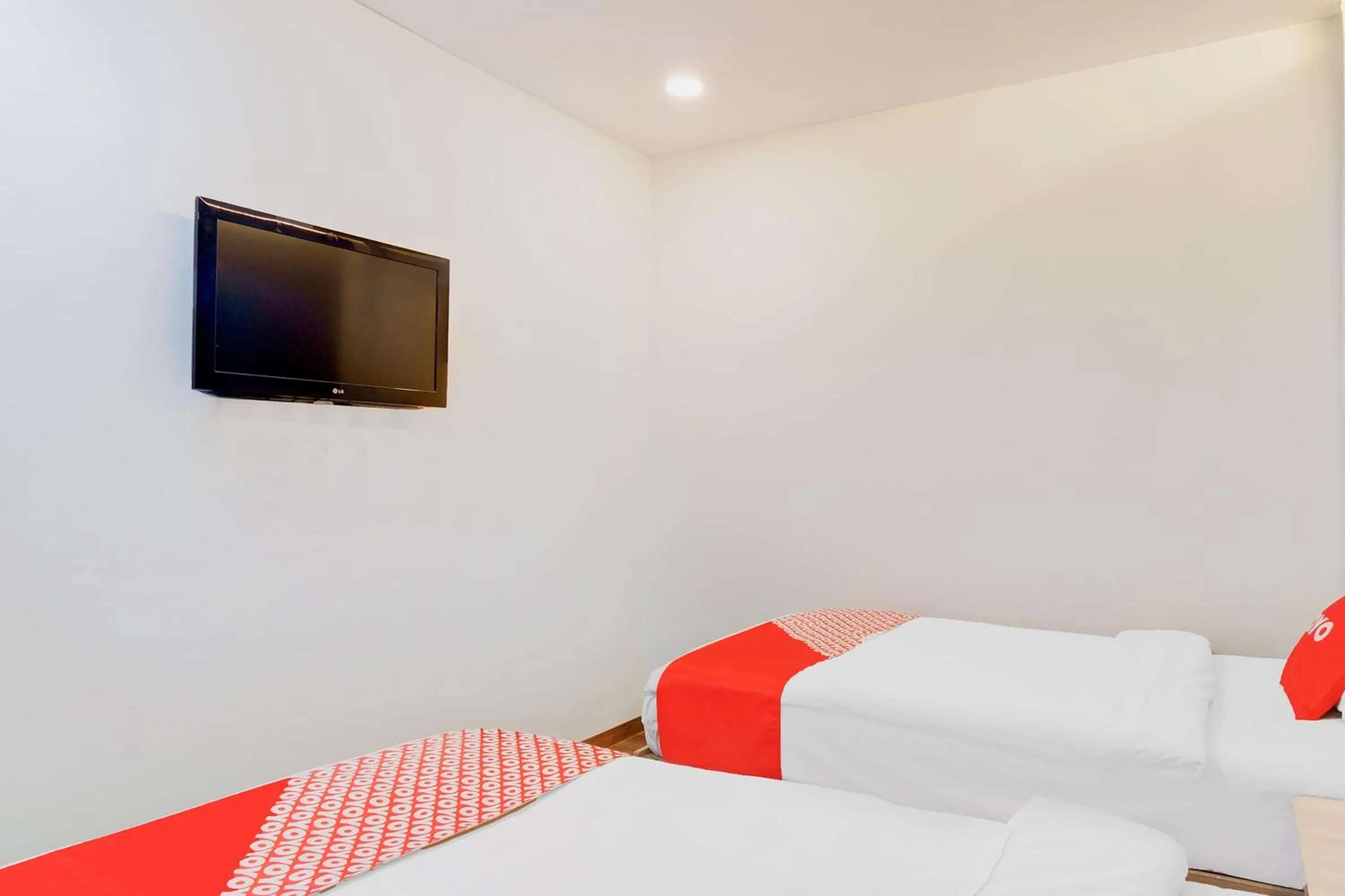 Bedroom, Bed in Hotel O Tanjung Duren Near Mall Citraland Formerly Suba Hotel