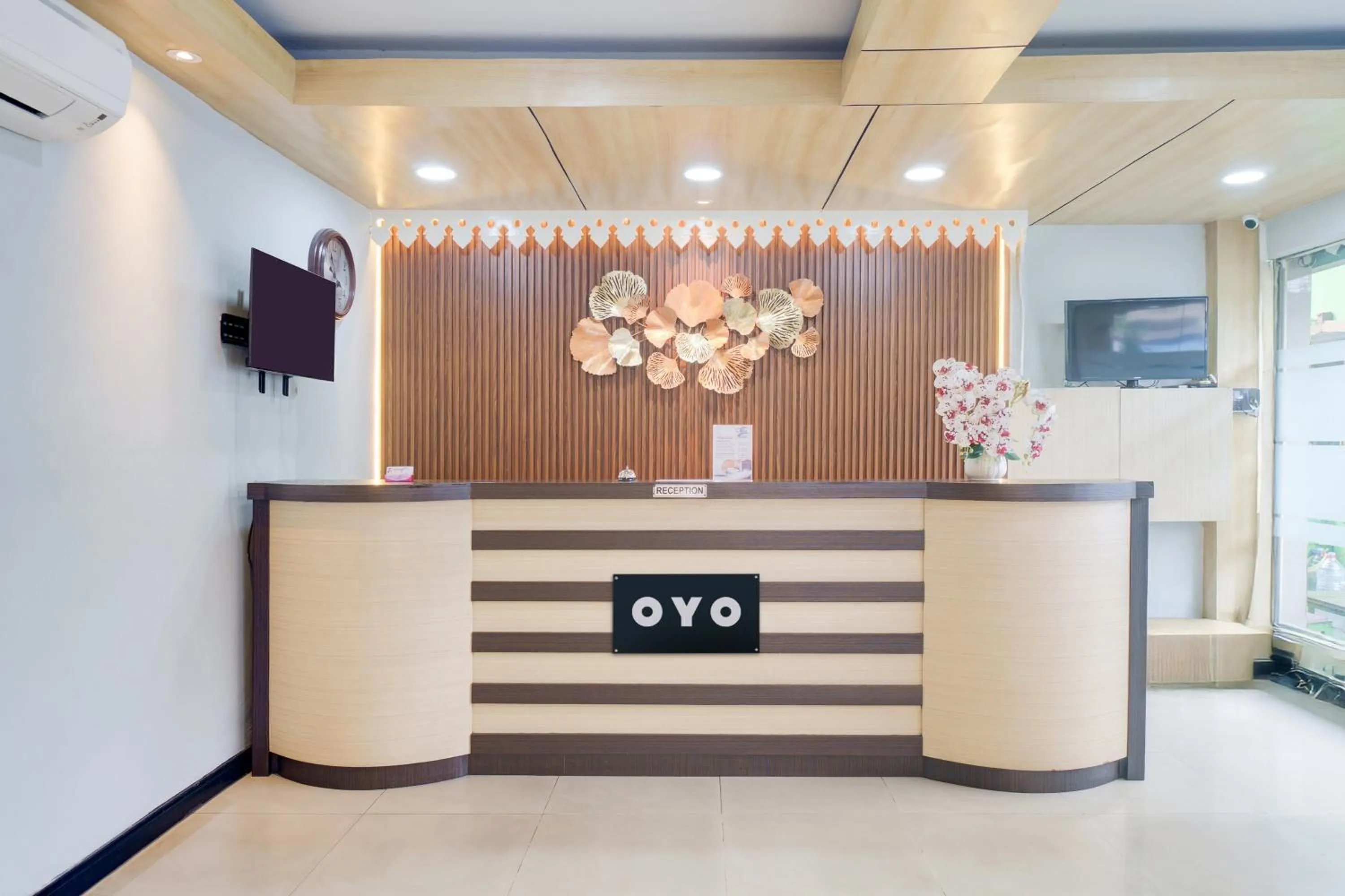 Lobby or reception in Hotel O Tanjung Duren Near Mall Citraland Formerly Suba Hotel