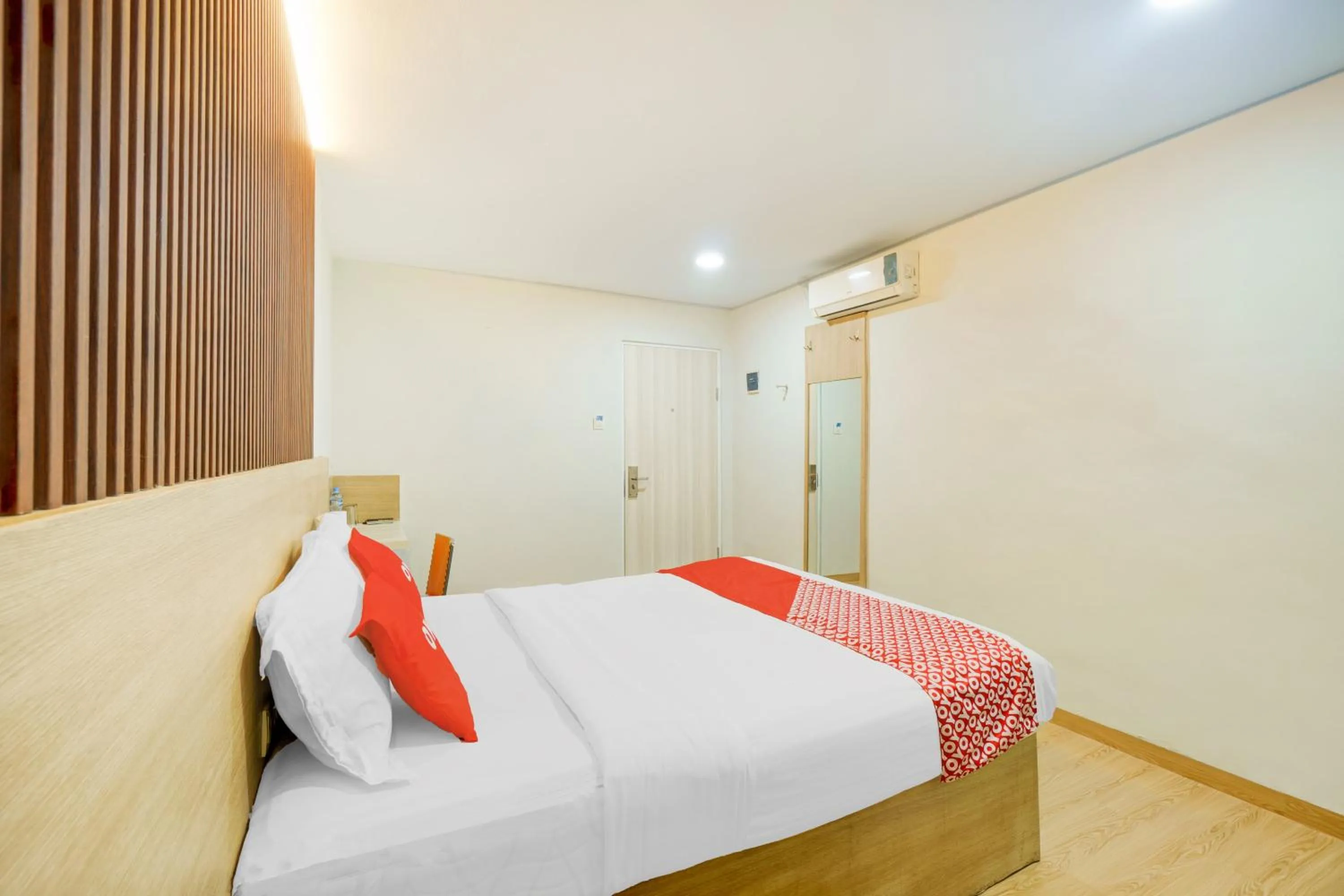 Bedroom, Bed in Hotel O Tanjung Duren Near Mall Citraland Formerly Suba Hotel