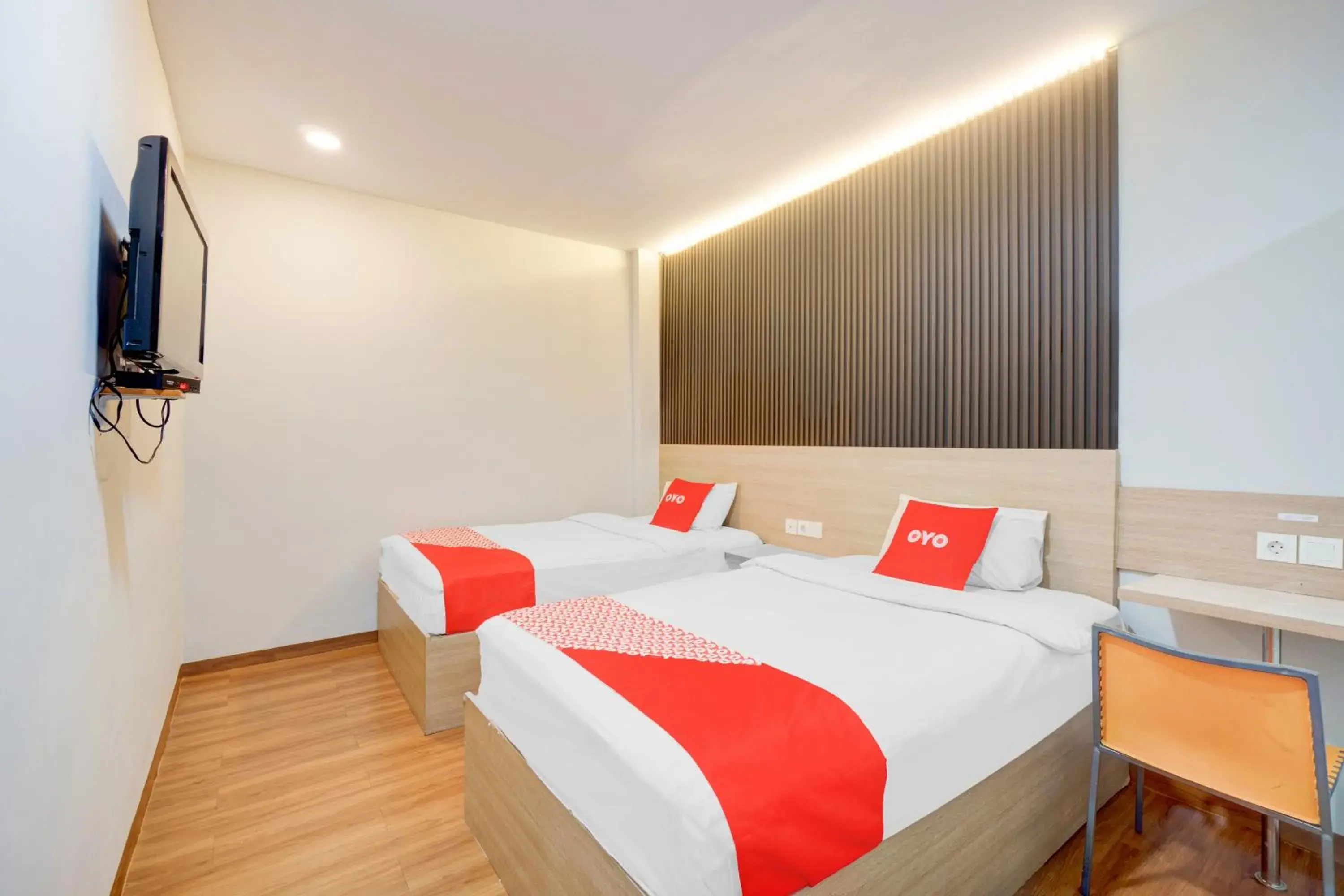 Delxue Twin Room in Hotel O Tanjung Duren Near Mall Citraland Formerly Suba Hotel Delxue Twin Room in Hotel O Tanjung Duren Near Mall Citraland Formerly Suba Hotel