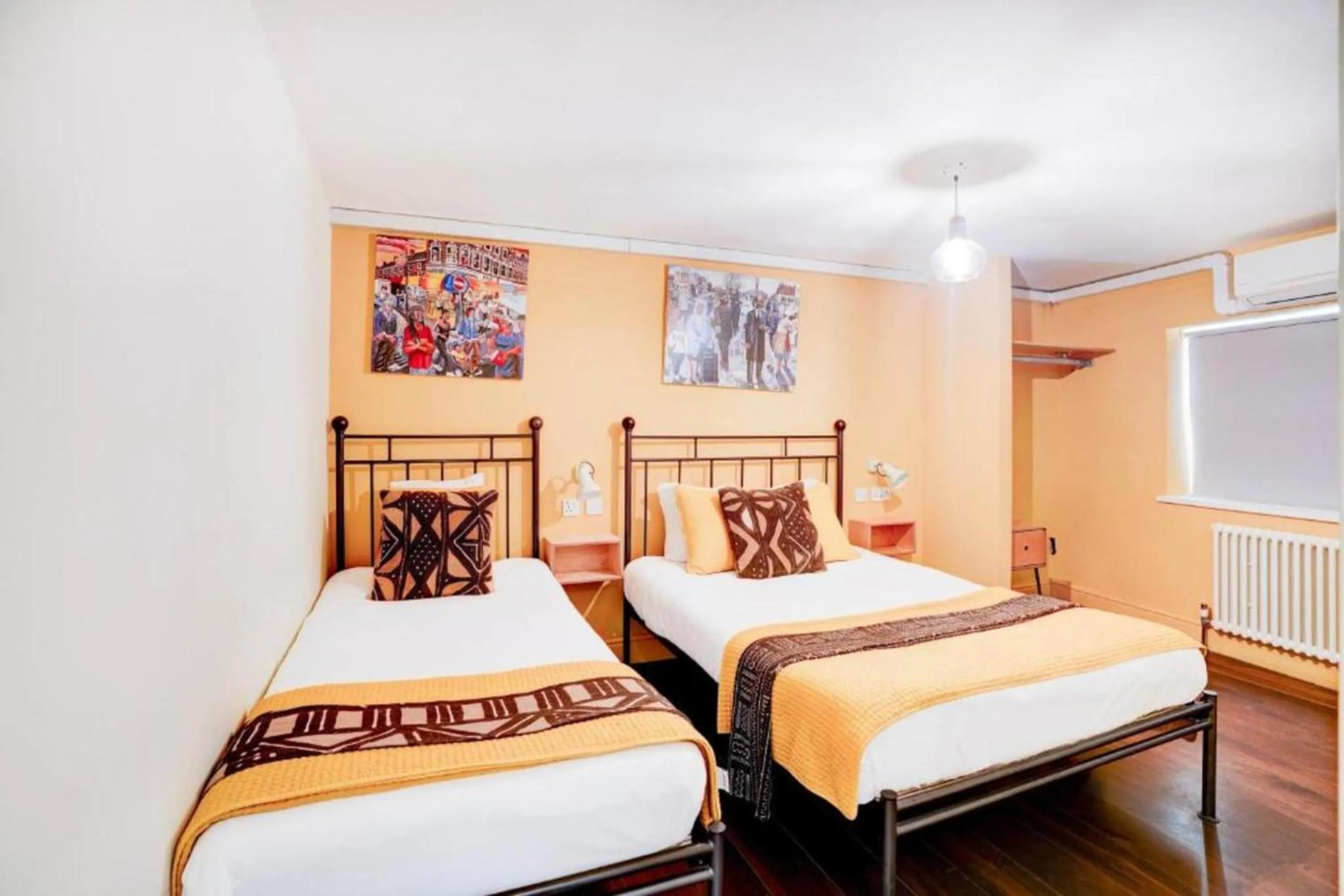 Bedroom, Bed in Dancenter Southwark Near London Bridge