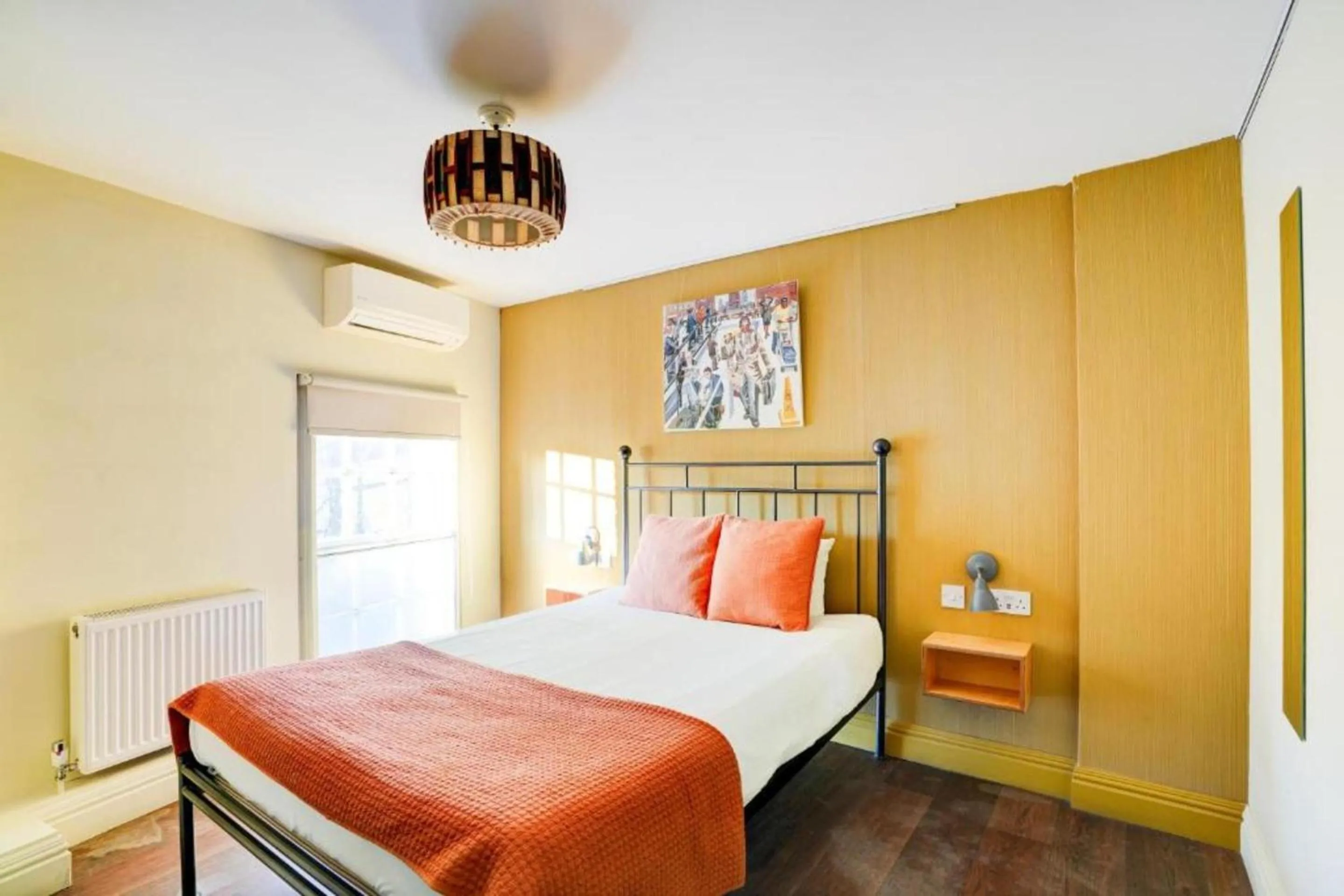 Bed in Dancenter Southwark Near London Bridge