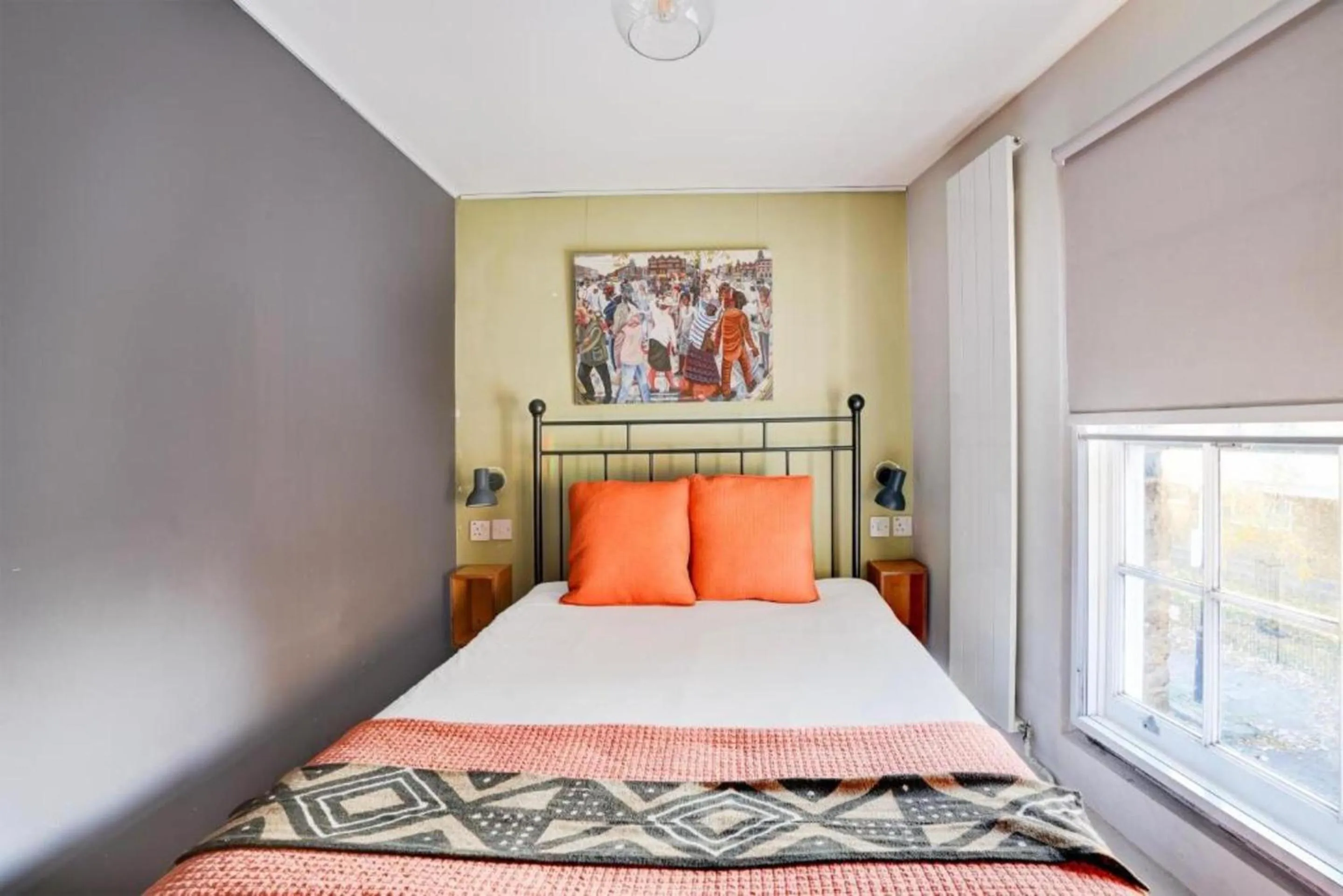 Bed in Dancenter Southwark Near London Bridge