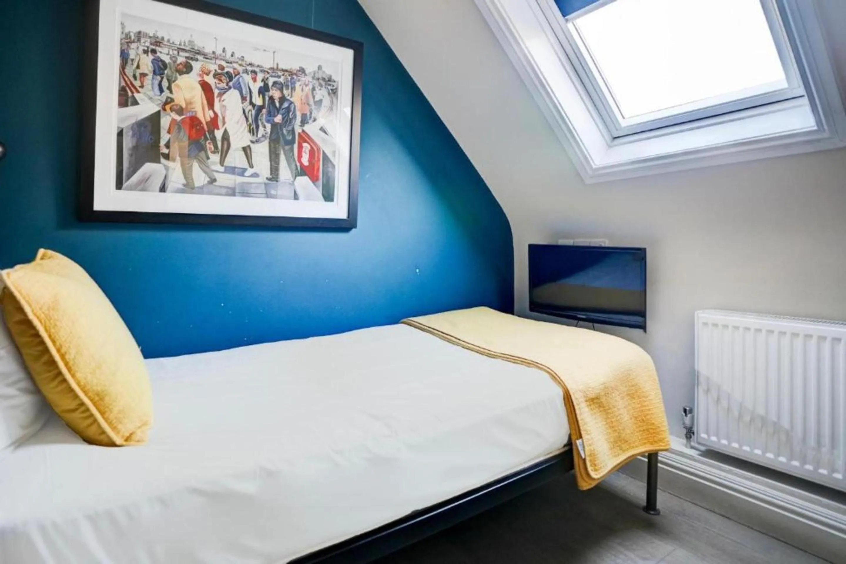 Photo of the whole room, Bed in Dancenter Southwark Near London Bridge