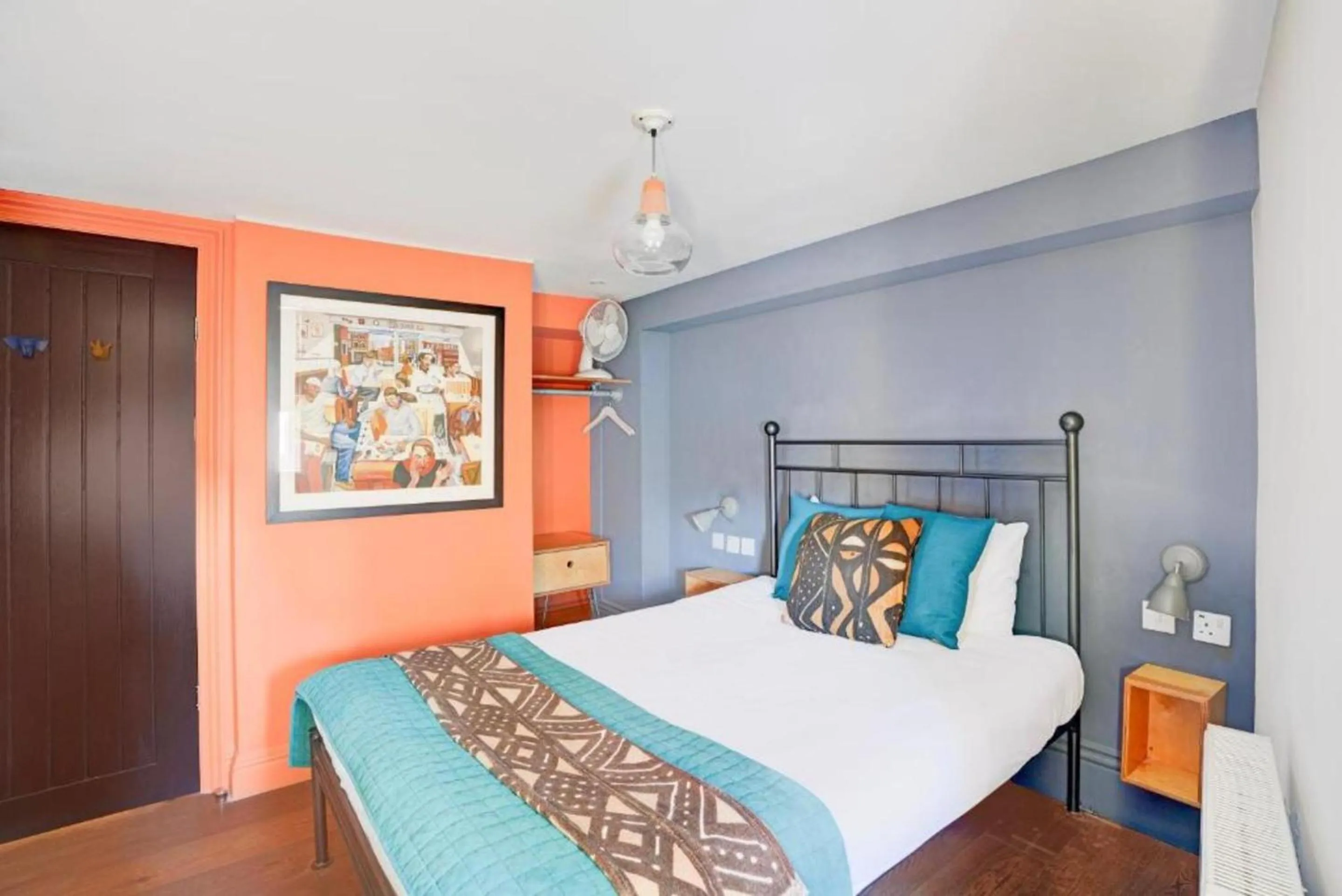 Photo of the whole room, Bed in Dancenter Southwark Near London Bridge