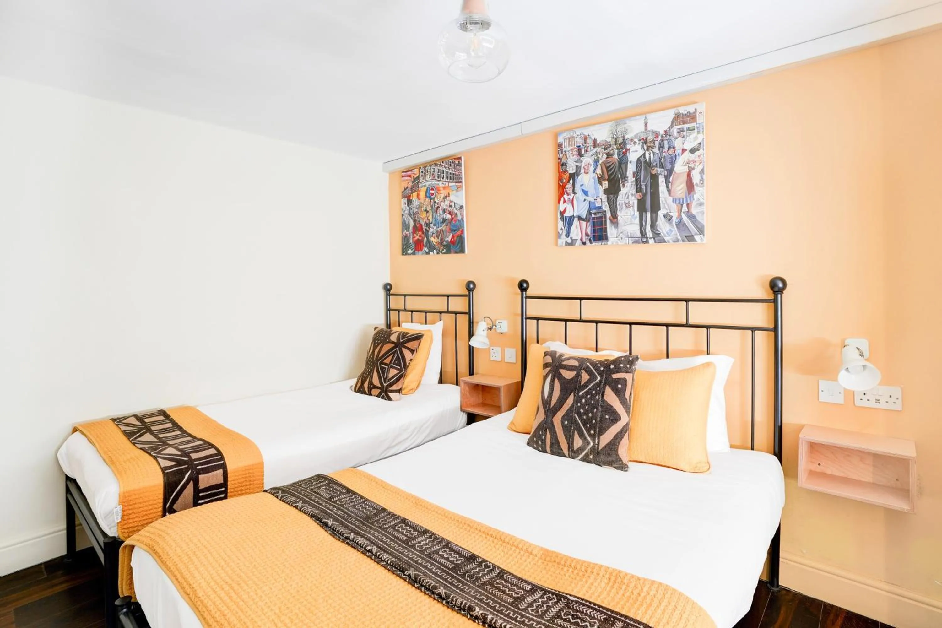 Bedroom, Bed in Dancenter Southwark Near London Bridge