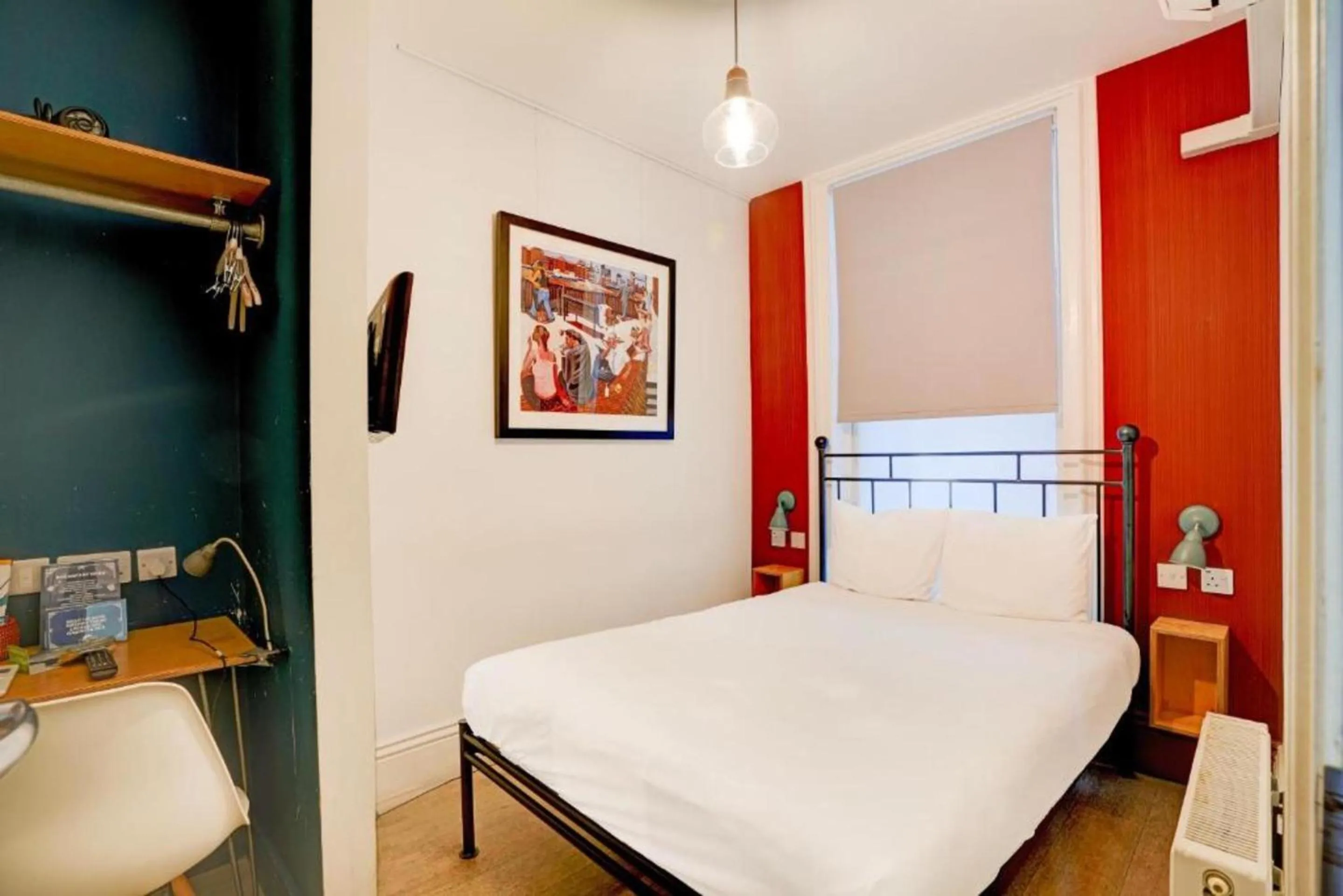 Photo of the whole room, Bed in Dancenter Southwark Near London Bridge