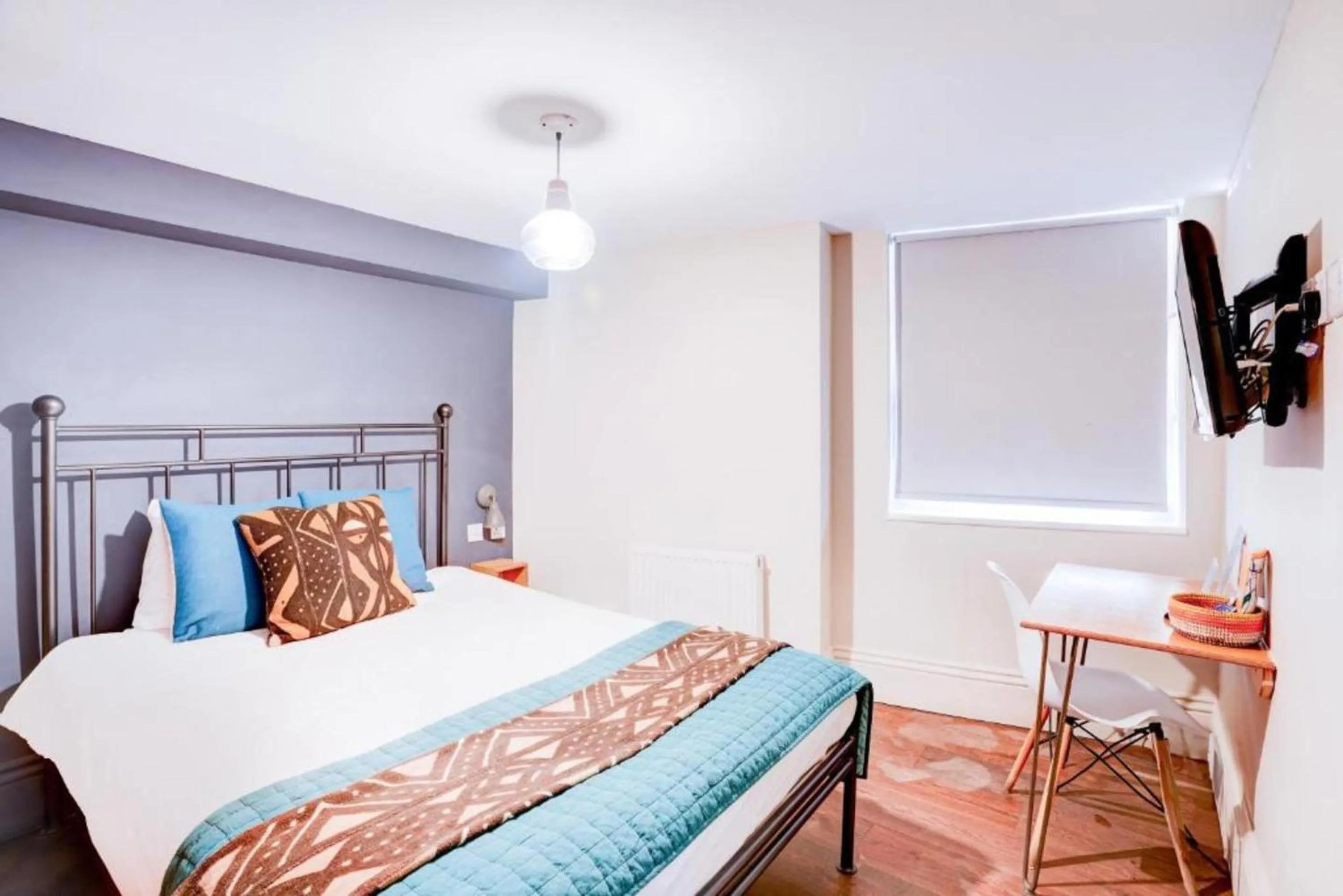TV and multimedia, Bed in Dancenter Southwark Near London Bridge