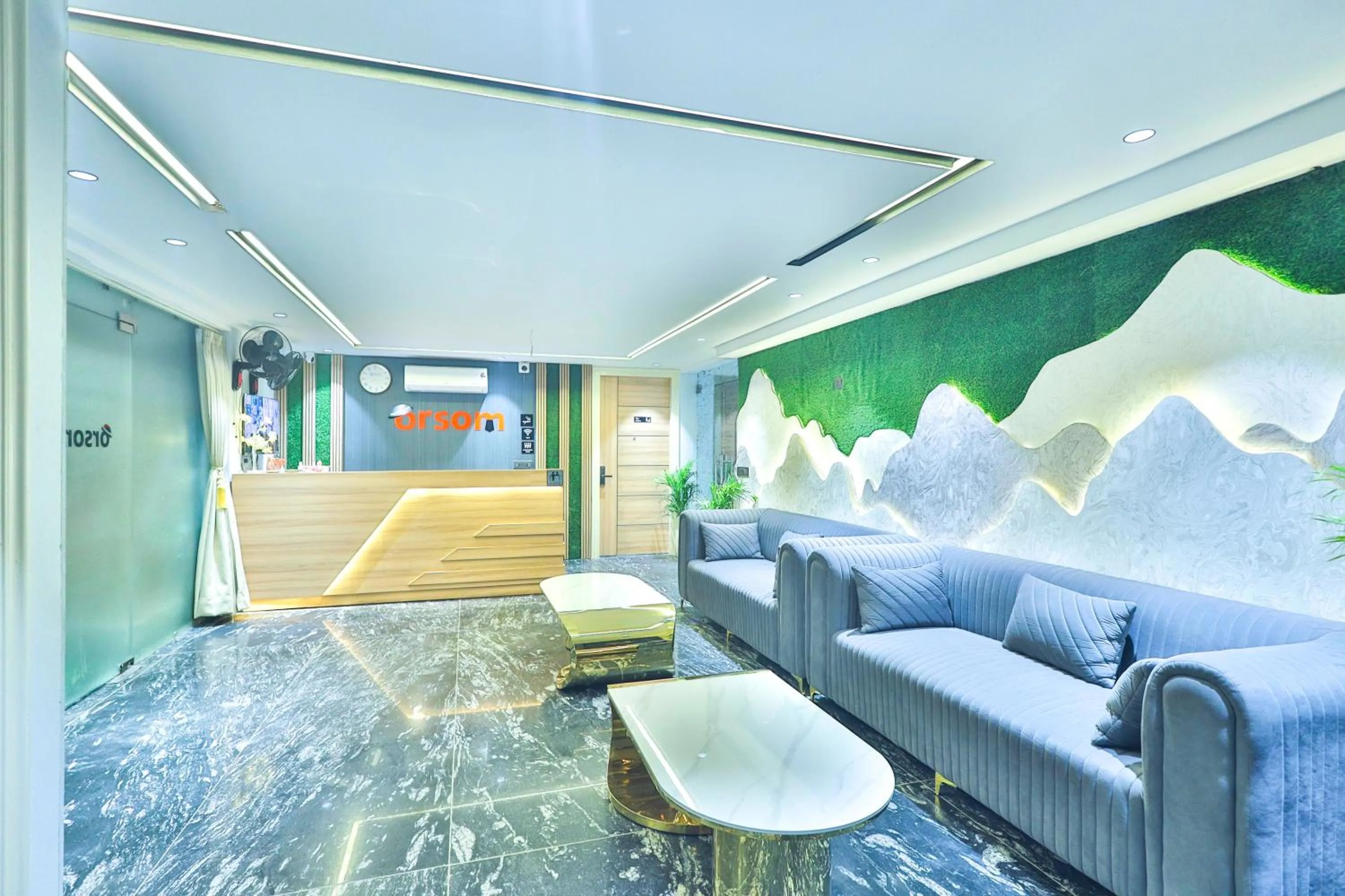 Restaurant/places to eat in Orsom stays Sector 53