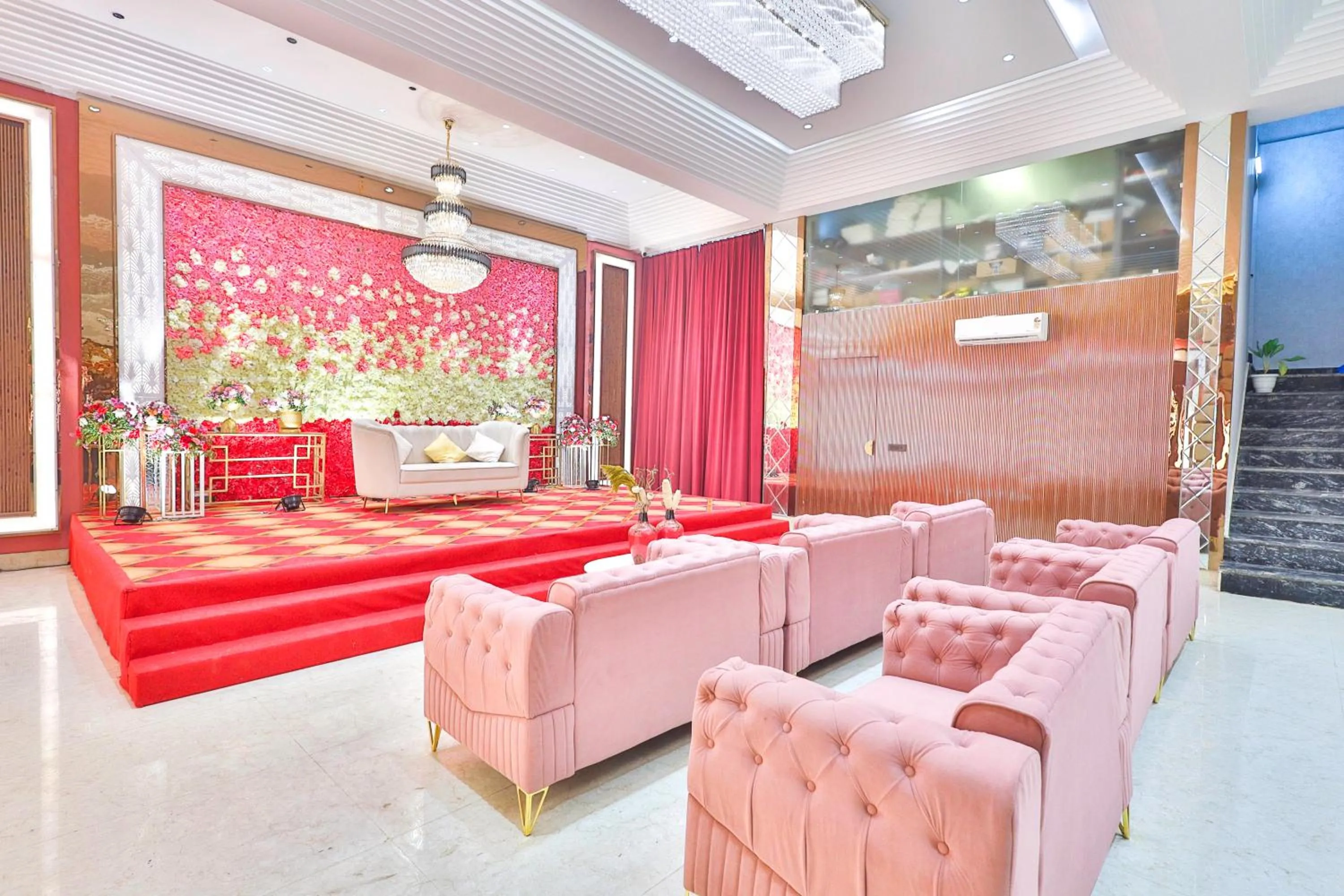 Banquet/Function facilities in Orsom stays Sector 53