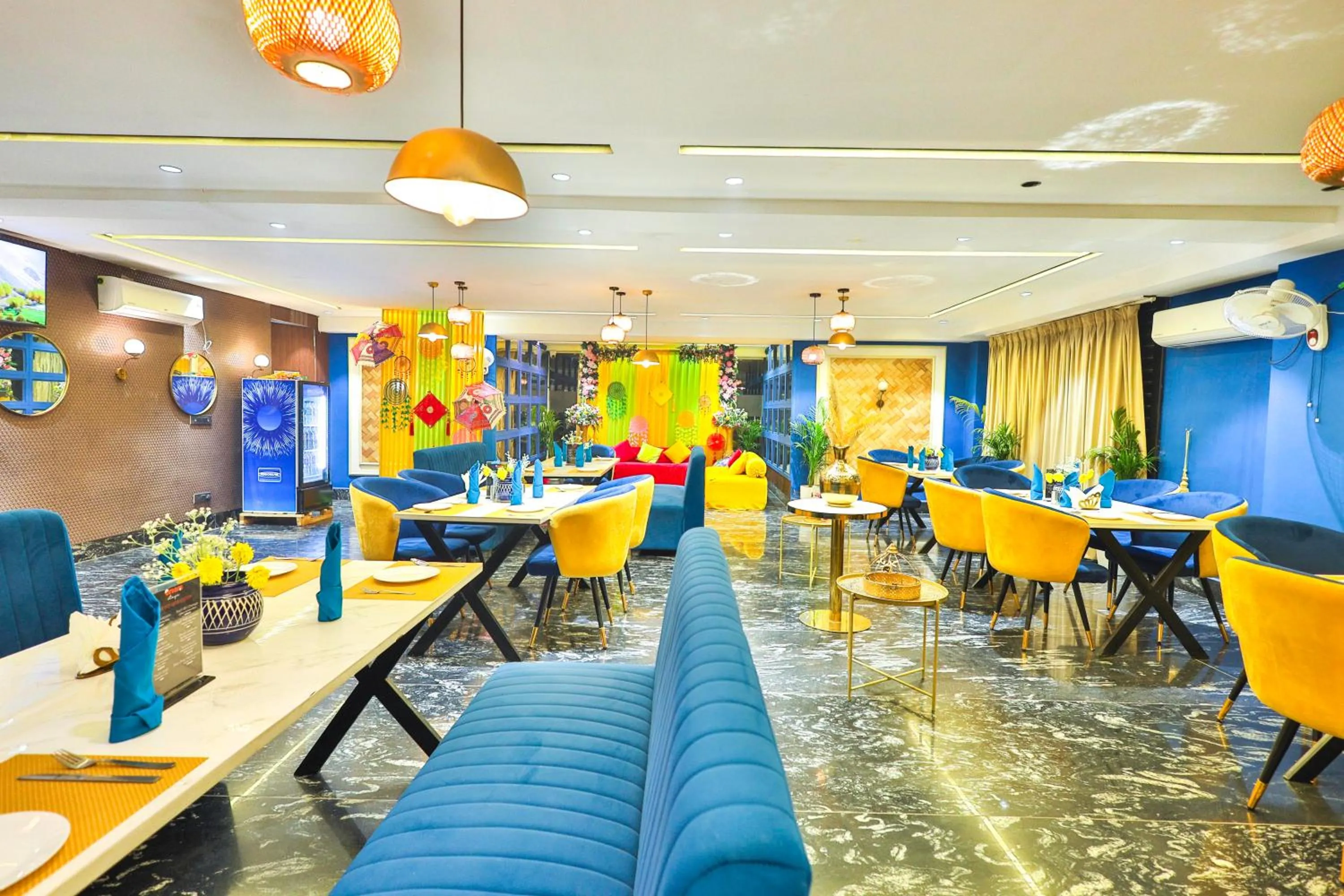 Restaurant/places to eat in Orsom stays Sector 53