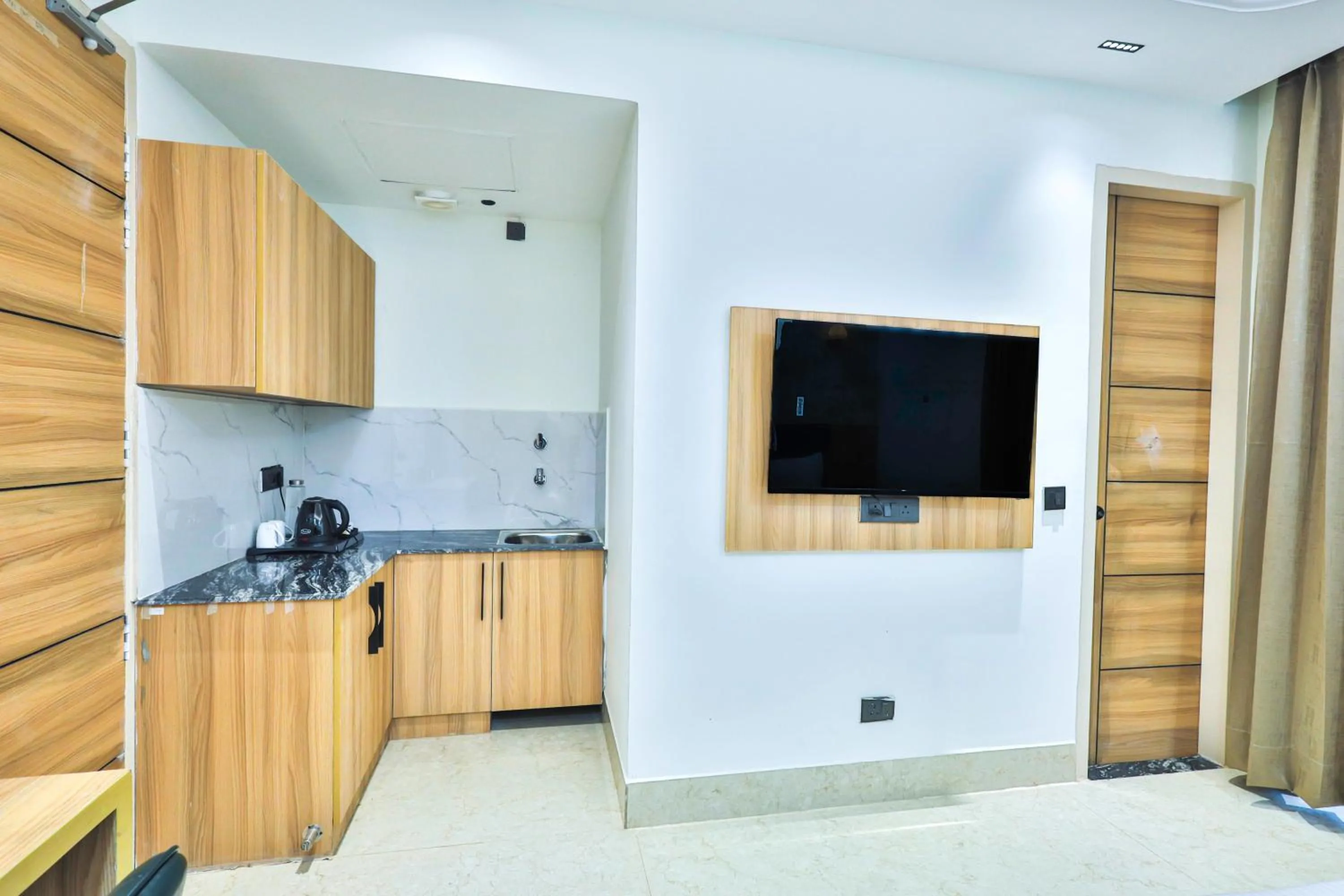 Kitchen or kitchenette in Orsom stays Sector 53