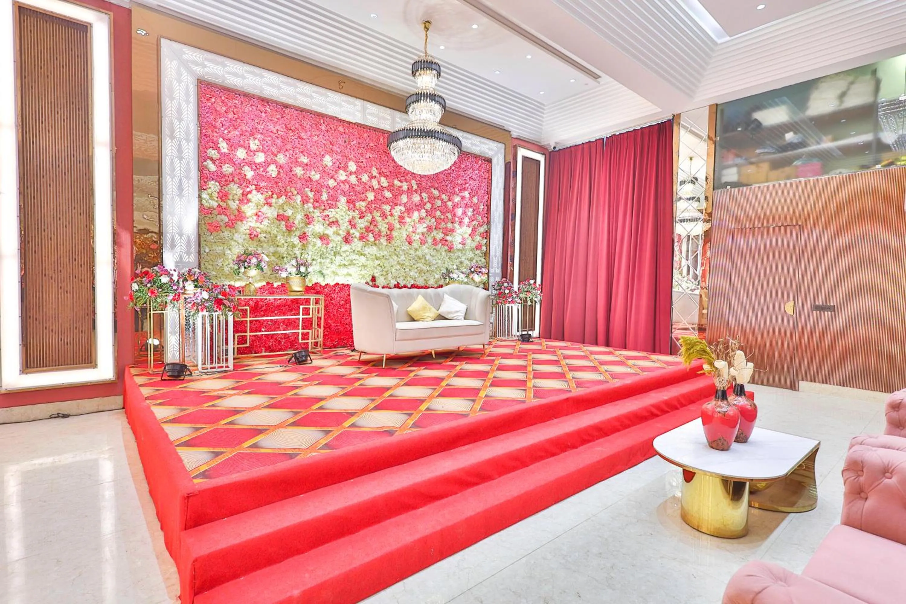 Banquet/Function facilities, Bed in Orsom stays Sector 53
