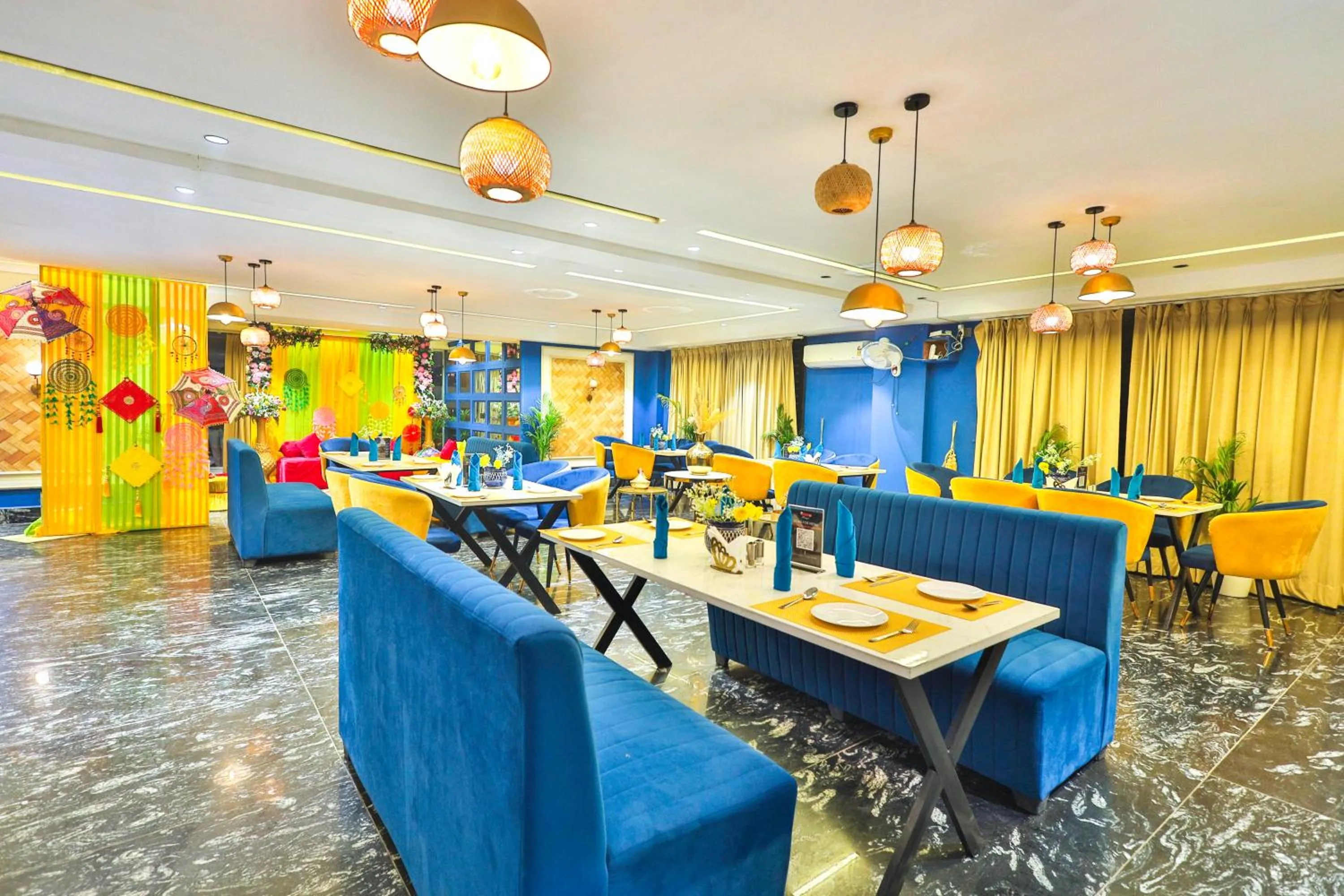 Restaurant/places to eat in Orsom stays Sector 53
