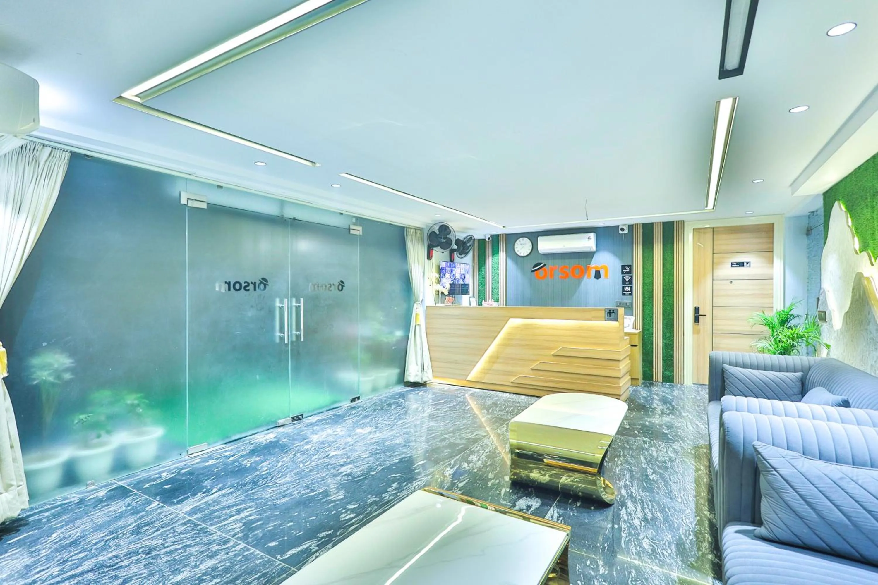 Lobby or reception in Orsom stays Sector 53