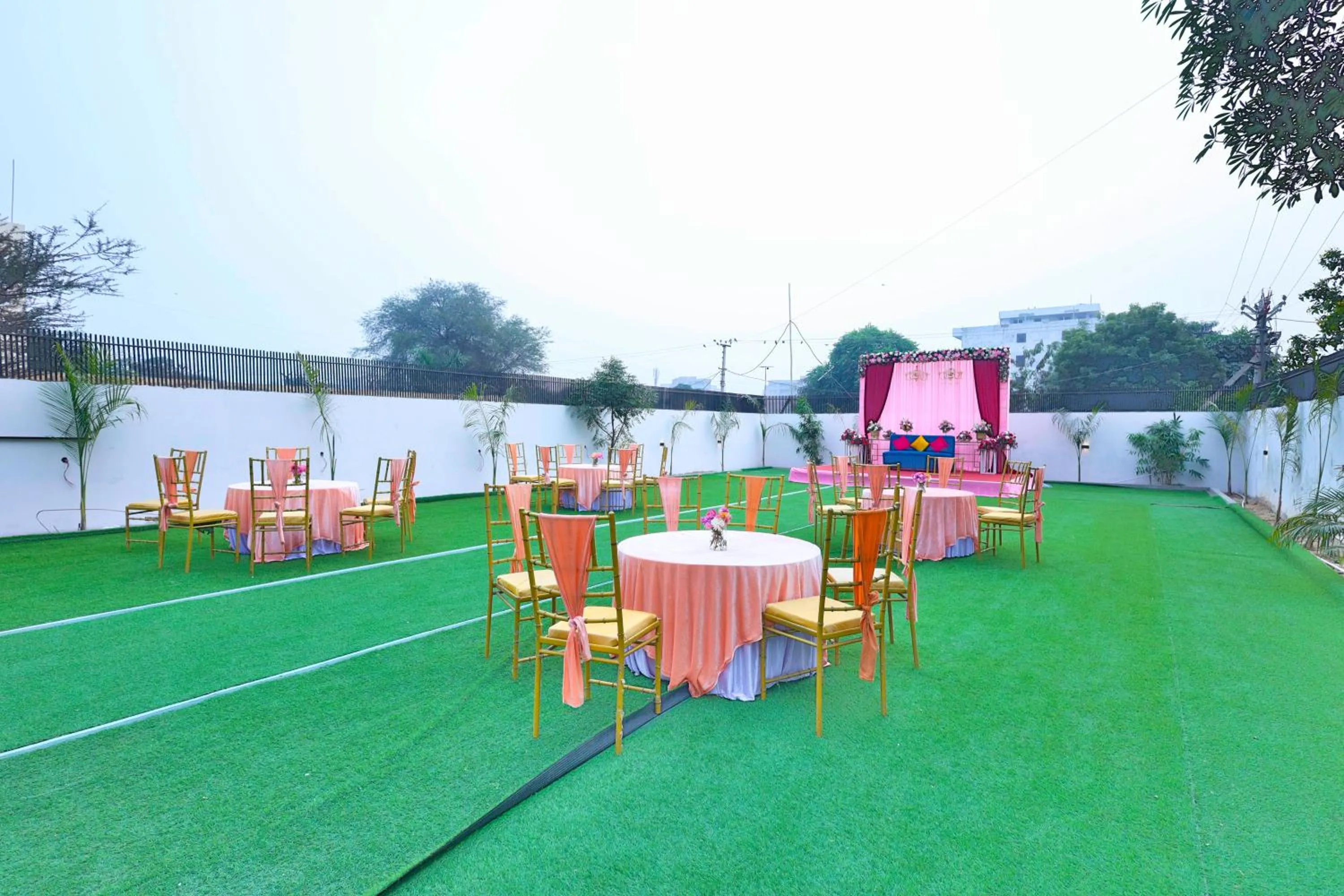 Garden in Orsom stays Sector 53