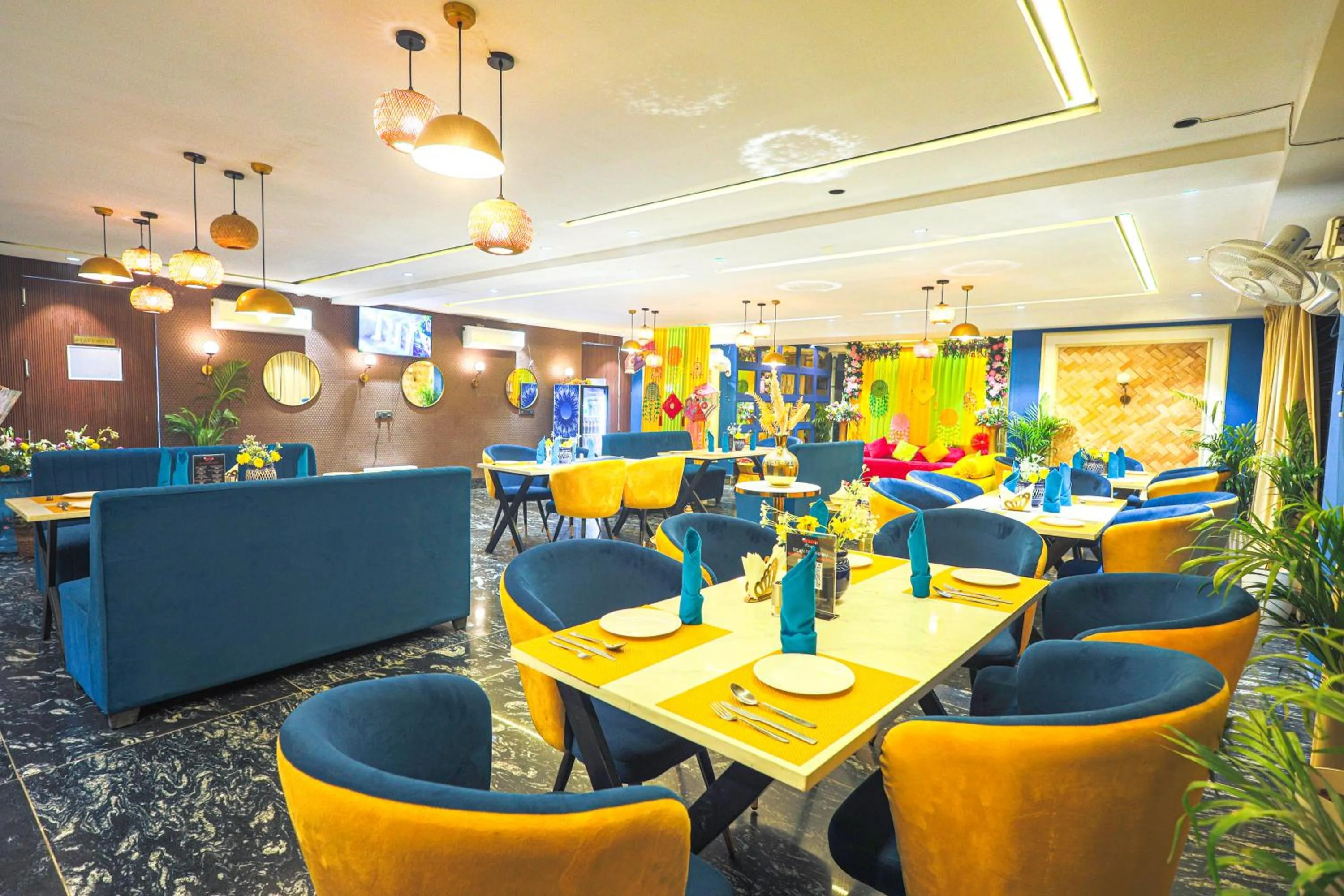 Restaurant/places to eat in Orsom stays Sector 53