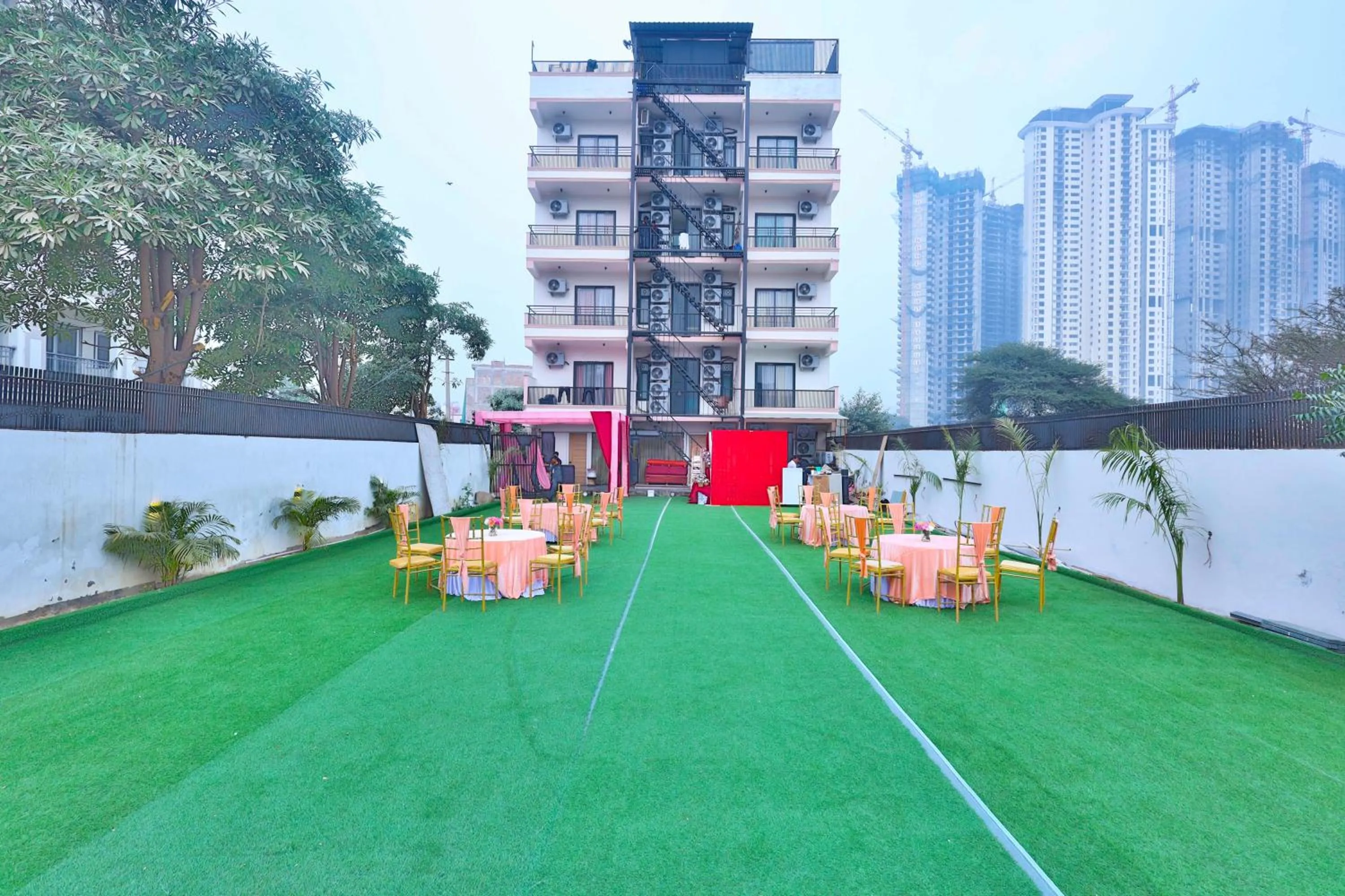Garden in Orsom stays Sector 53