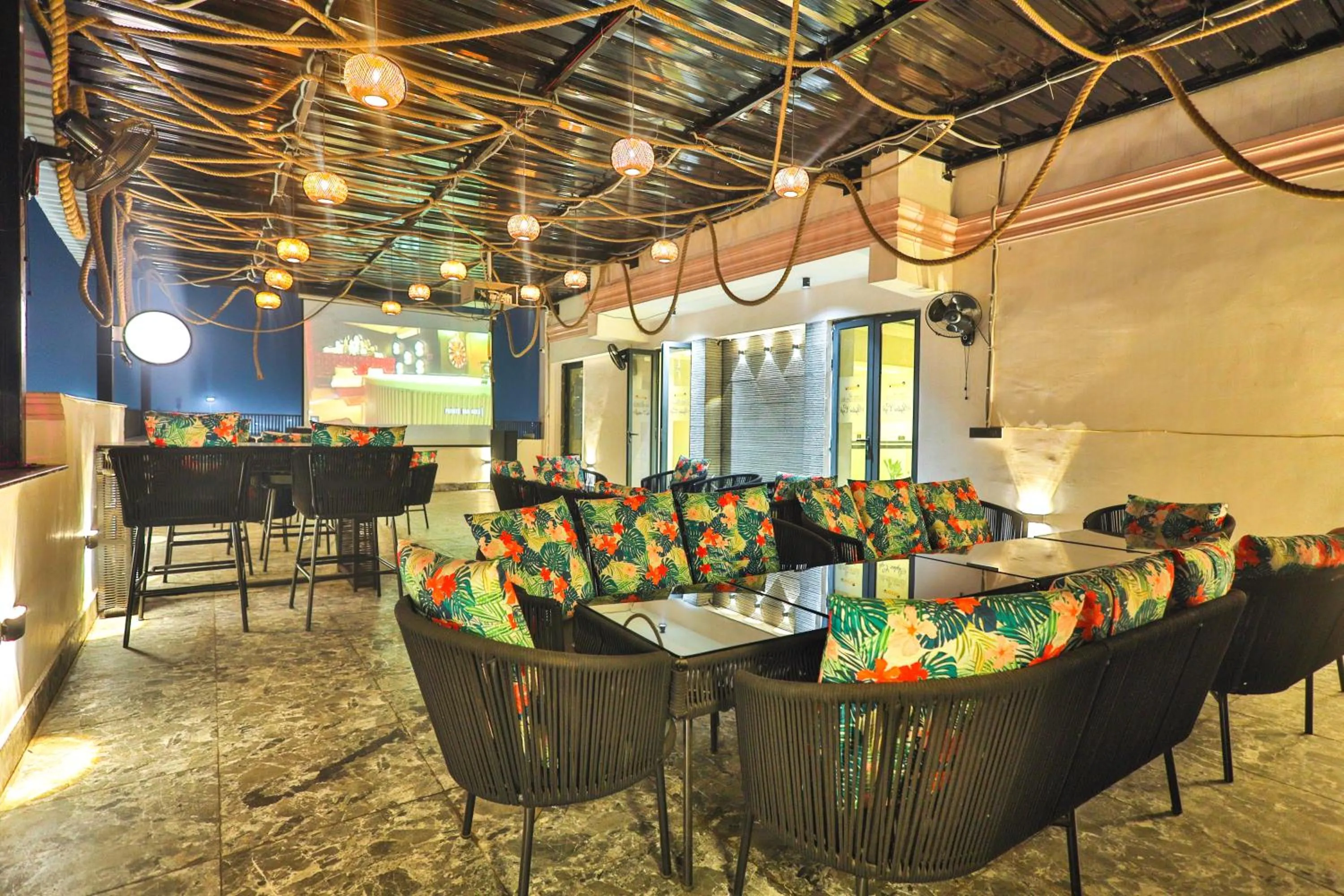 Restaurant/places to eat in Orsom stays Sector 53