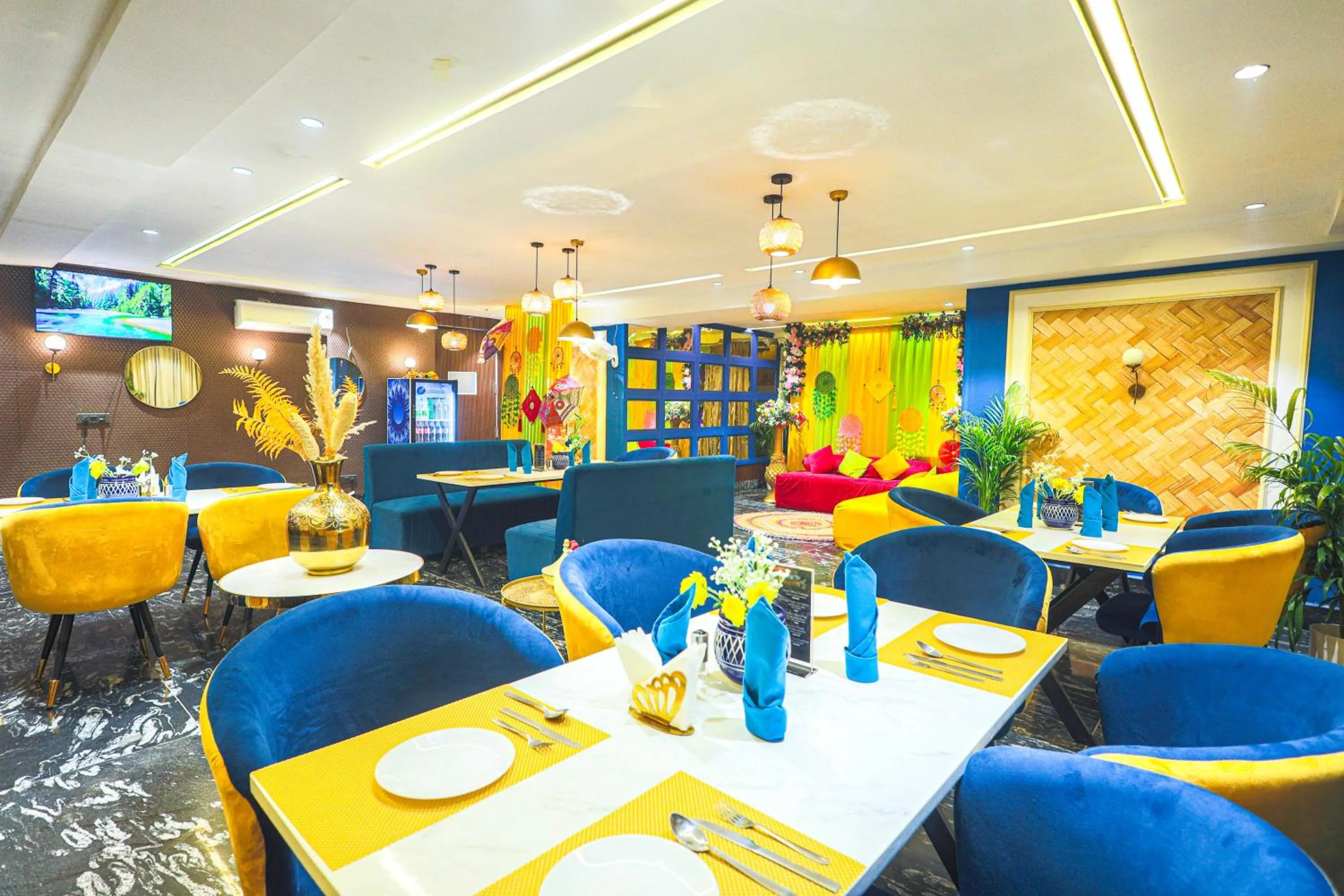 Restaurant/places to eat in Orsom stays Sector 53