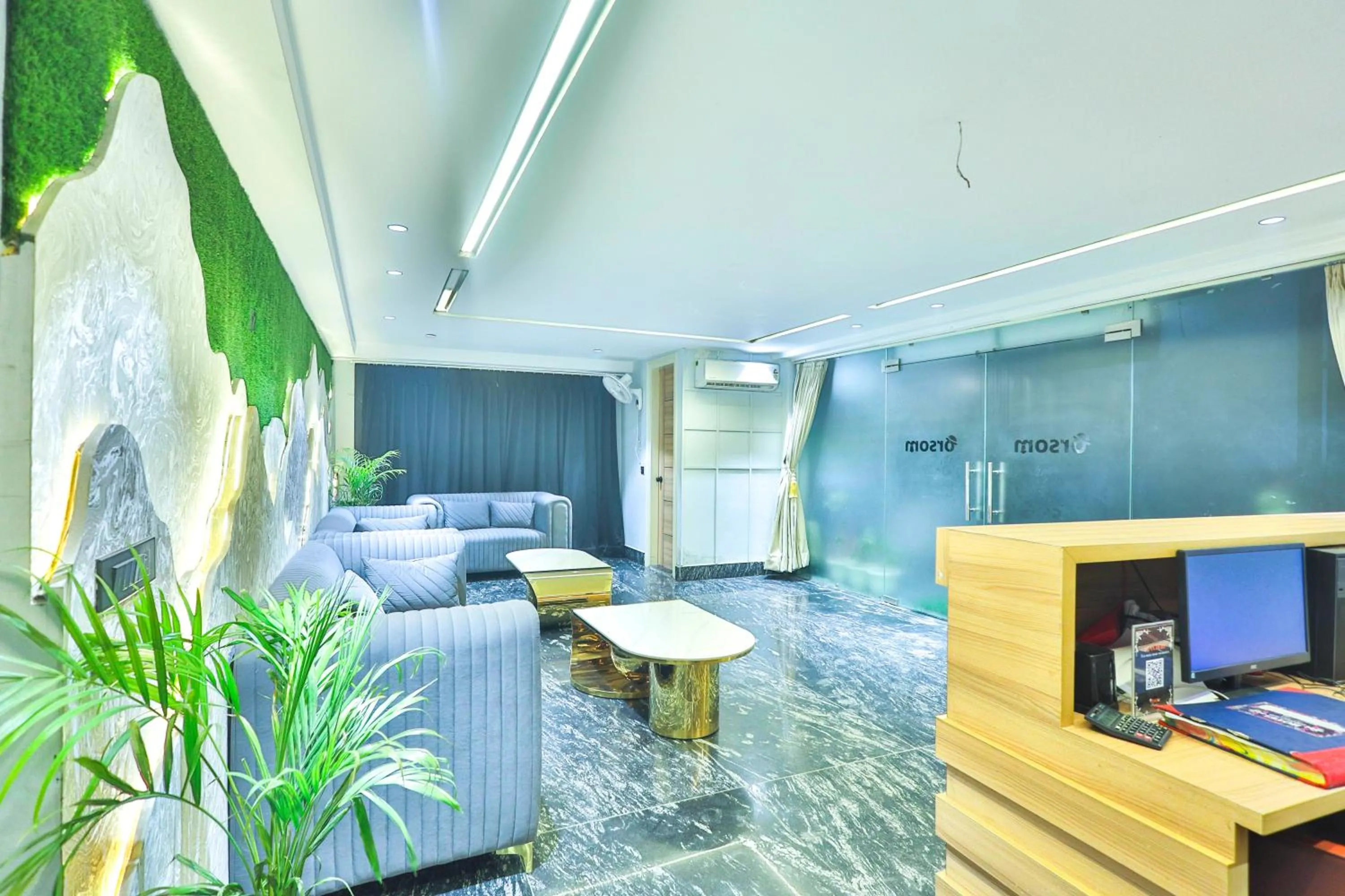 Lobby or reception in Orsom stays Sector 53