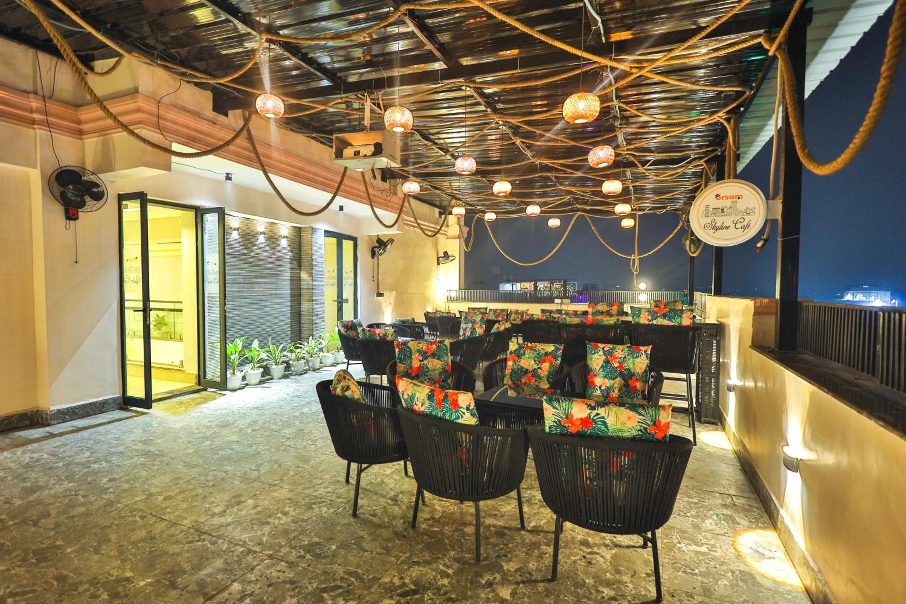Restaurant/places to eat in Orsom stays Sector 53