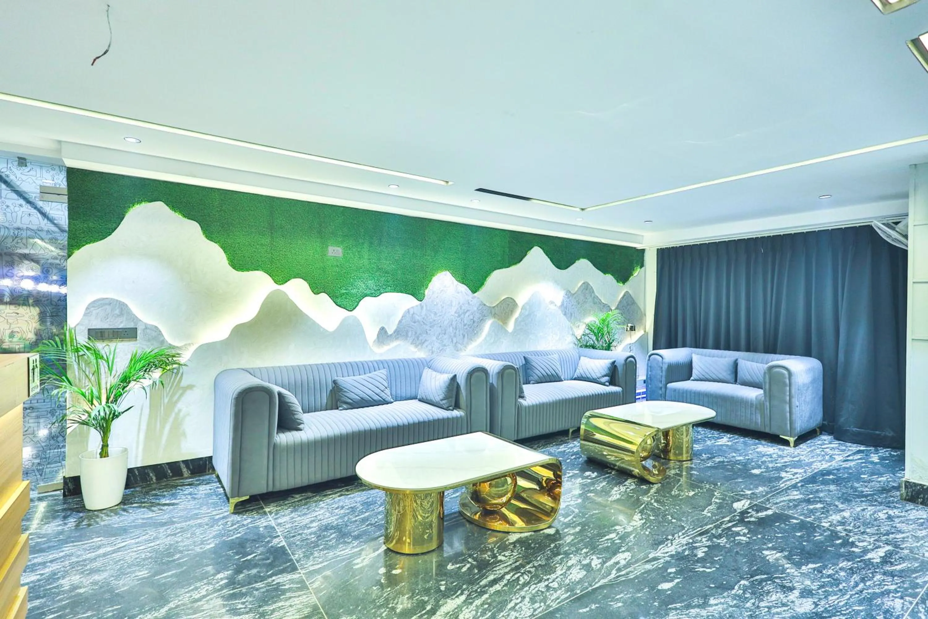 Lobby or reception in Orsom stays Sector 53