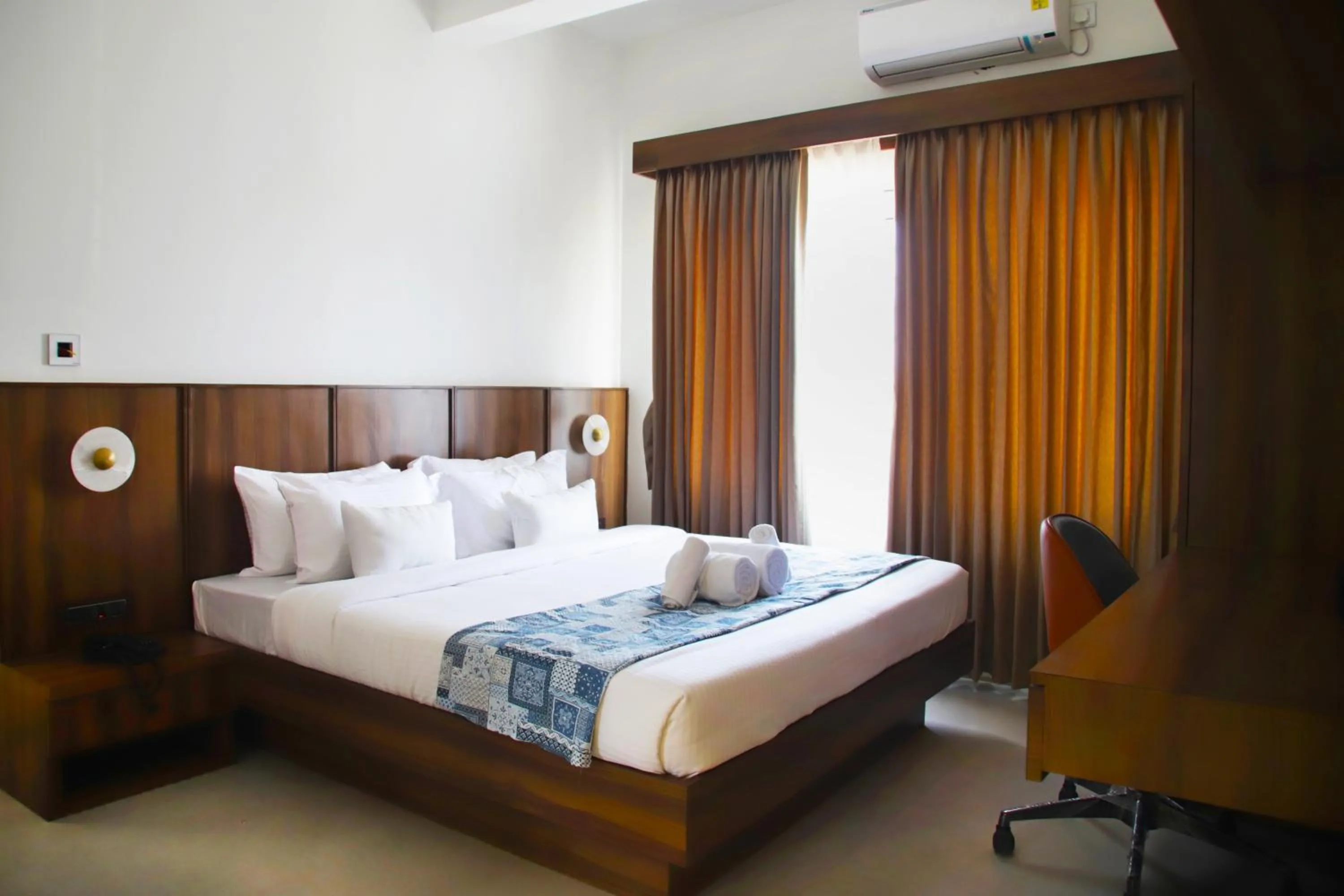 Bed in Hunkal Stays