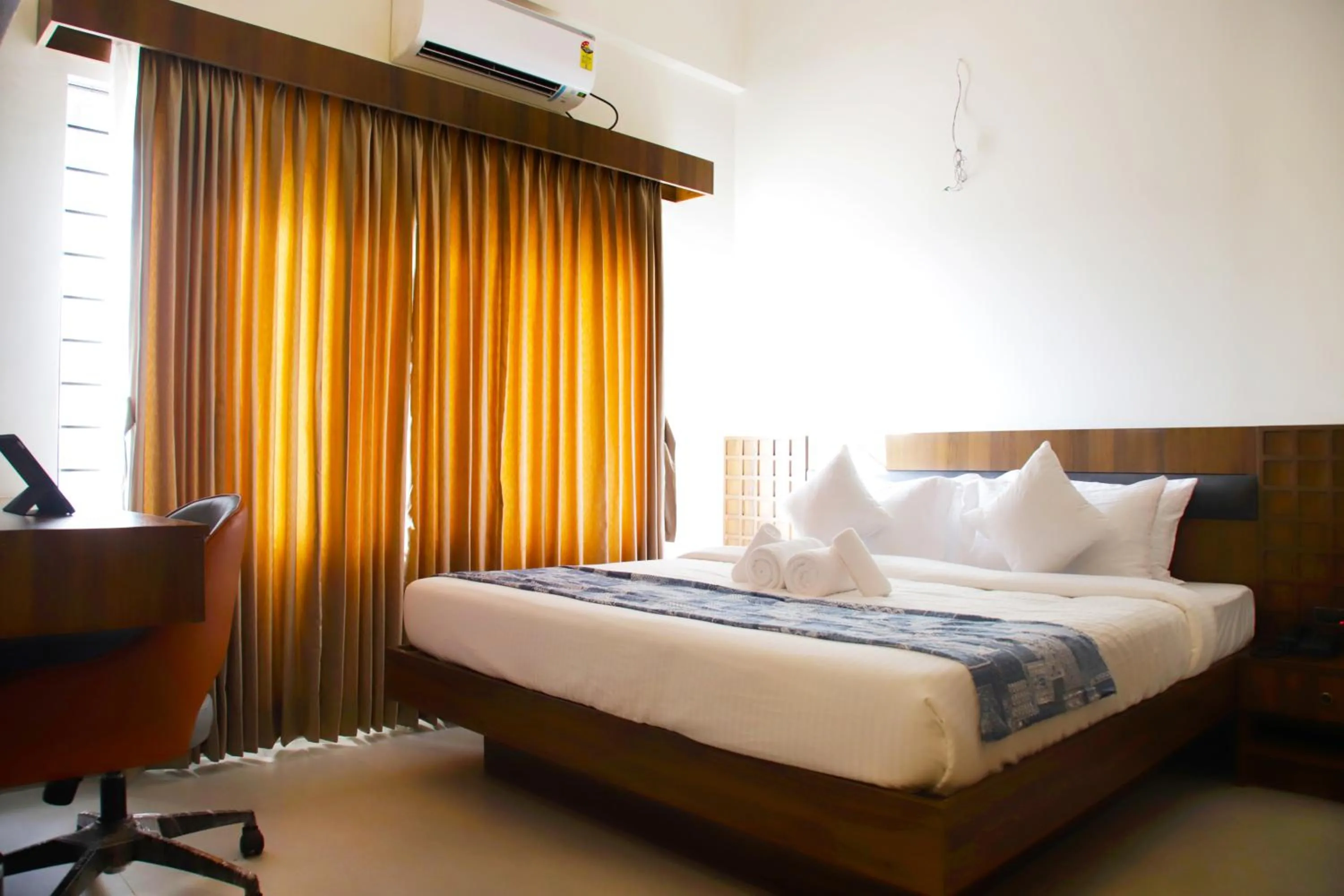 Bed in Hunkal Stays