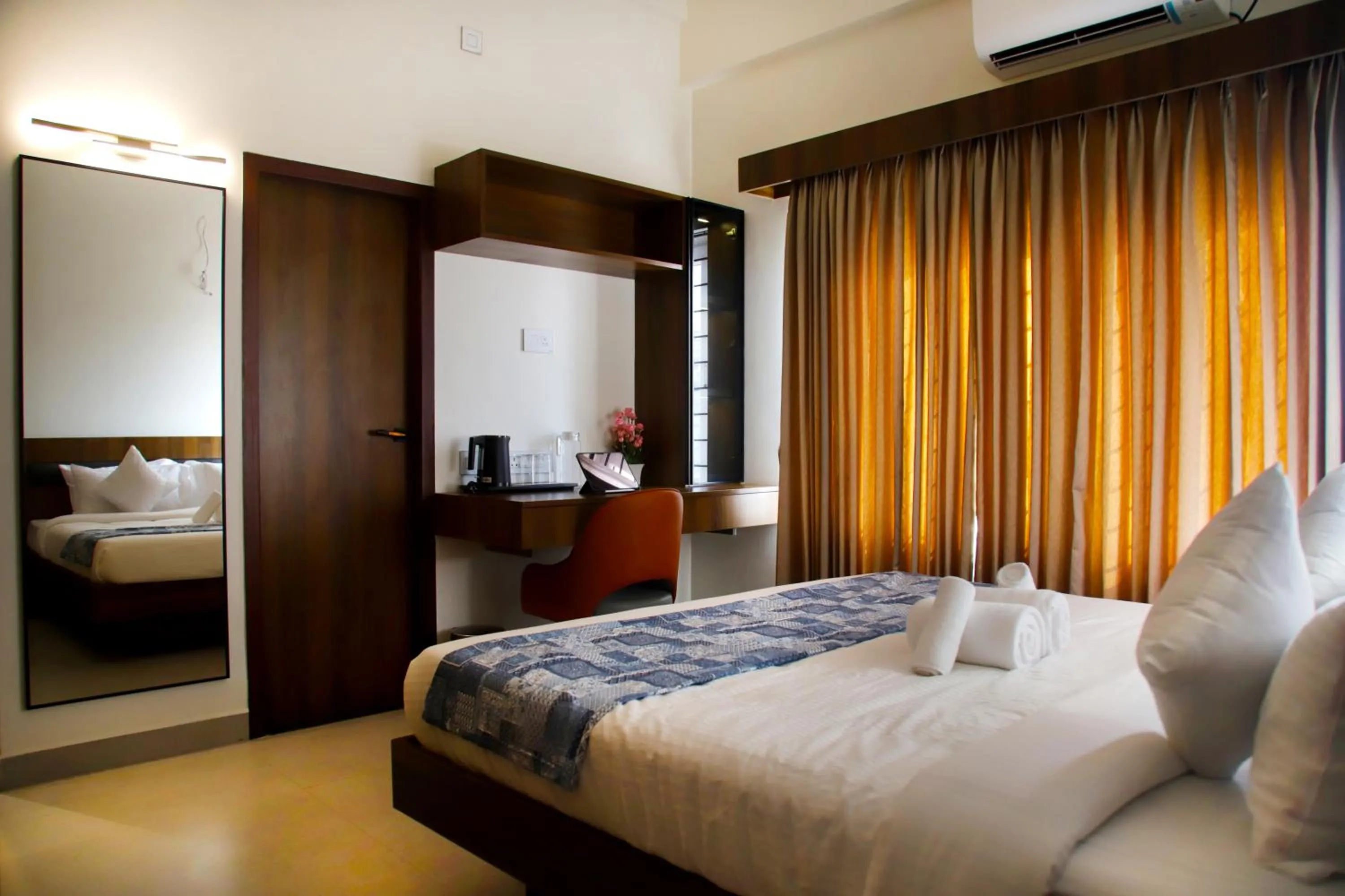 Bed in Hunkal Stays